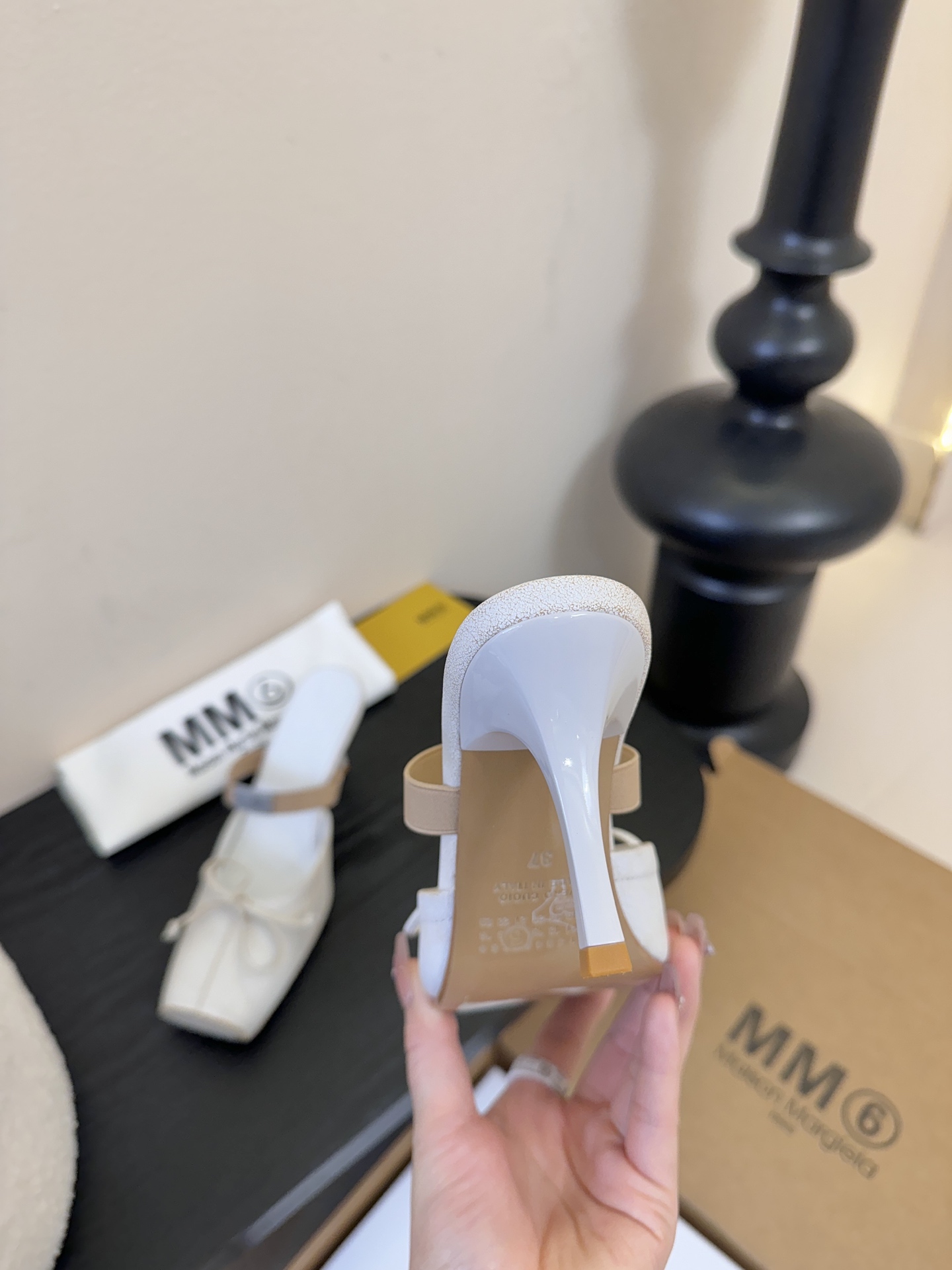 2025Maison Margie*马吉拉•分趾粗跟平底复古玛丽珍娃娃头苹果头芭蕾舞指鱼嘴单鞋棒了的版本