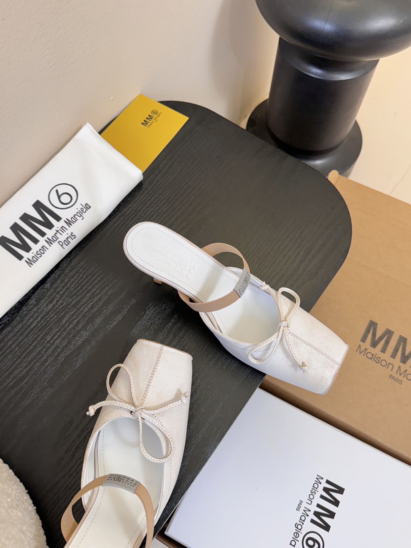 2025Maison Margie*马吉拉•分趾粗跟平底复古玛丽珍娃娃头苹果头芭蕾舞指鱼嘴单鞋棒了的版本