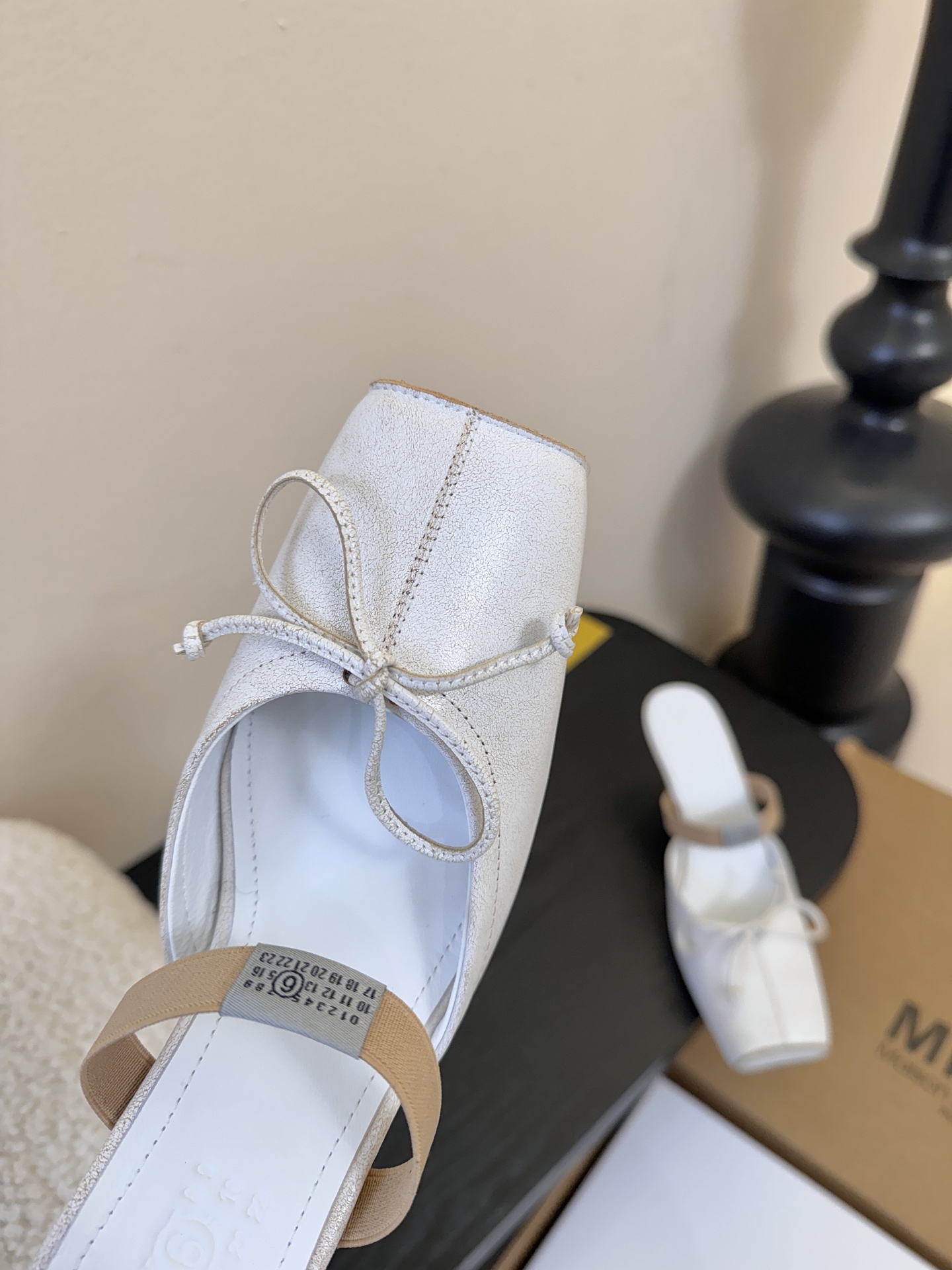 2025Maison Margie*马吉拉•分趾粗跟平底复古玛丽珍娃娃头苹果头芭蕾舞指鱼嘴单鞋棒了的版本