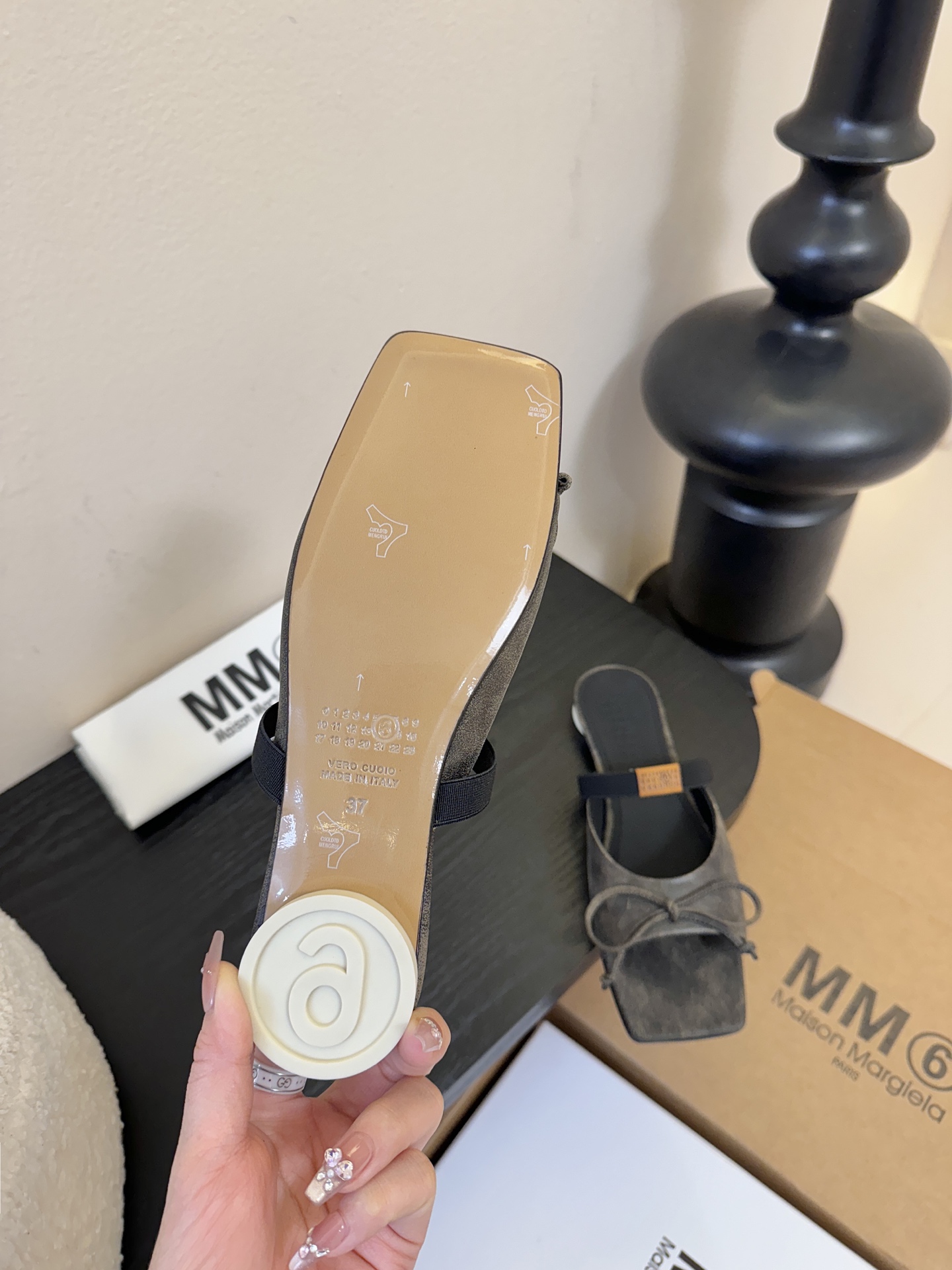 2025Maison Margie*马吉拉•分趾粗跟平底复古玛丽珍娃娃头苹果头芭蕾舞指鱼嘴单鞋棒了的版本