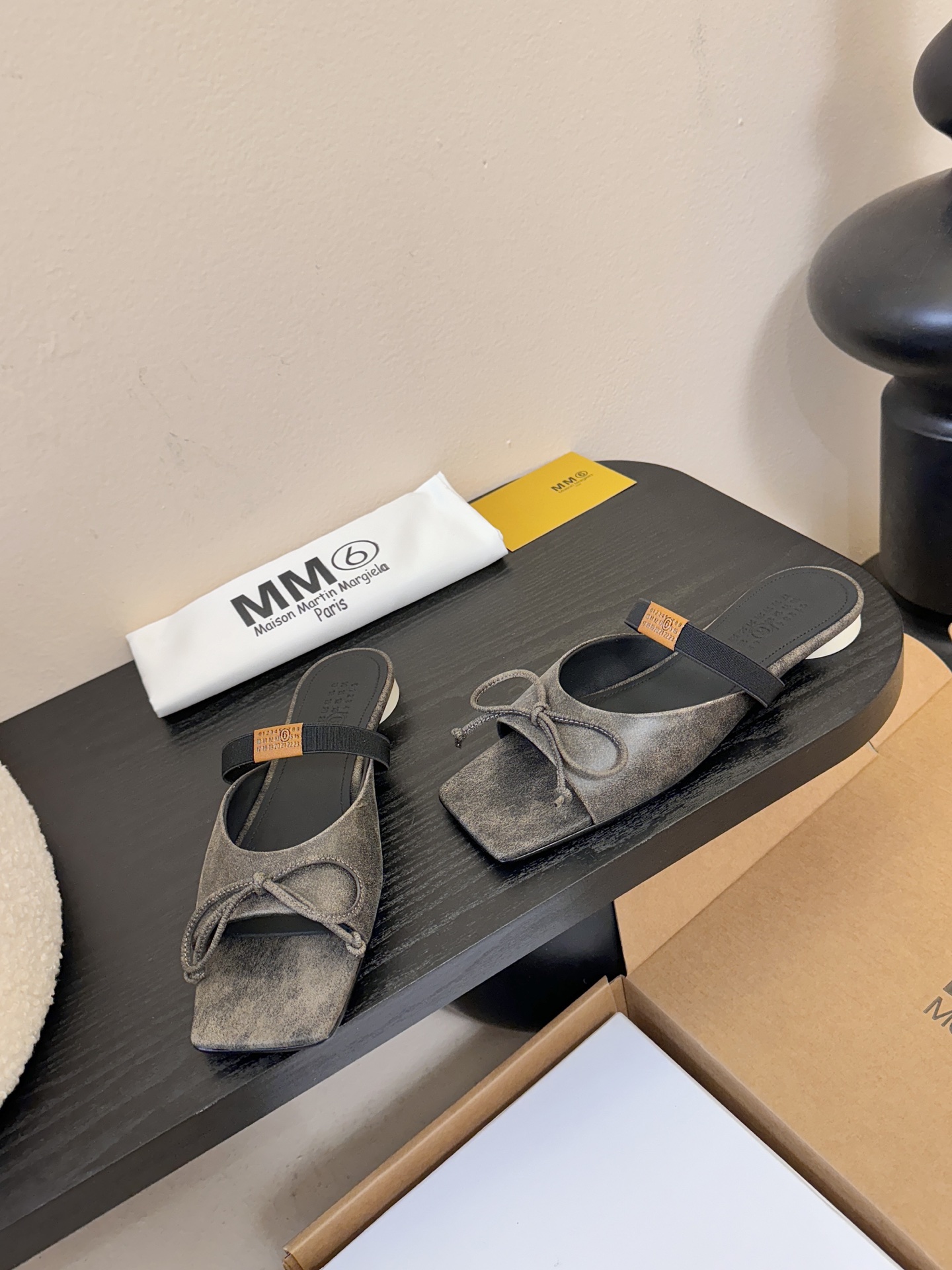 2025Maison Margie*马吉拉•分趾粗跟平底复古玛丽珍娃娃头苹果头芭蕾舞指鱼嘴单鞋棒了的版本