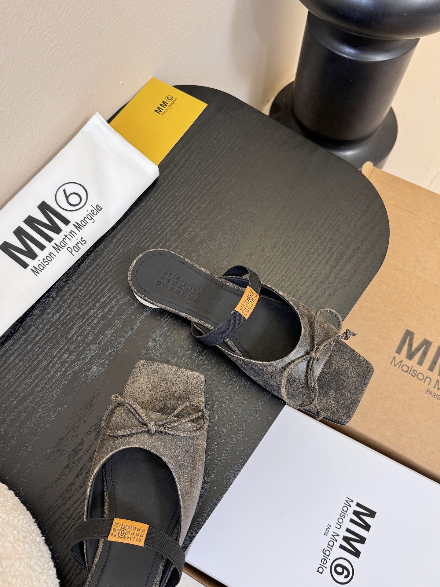 2025Maison Margie*马吉拉•分趾粗跟平底复古玛丽珍娃娃头苹果头芭蕾舞指鱼嘴单鞋棒了的版本