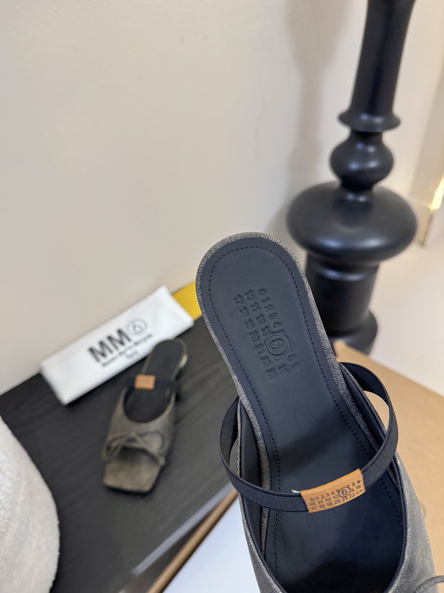 2025Maison Margie*马吉拉•分趾粗跟平底复古玛丽珍娃娃头苹果头芭蕾舞指鱼嘴单鞋棒了的版本