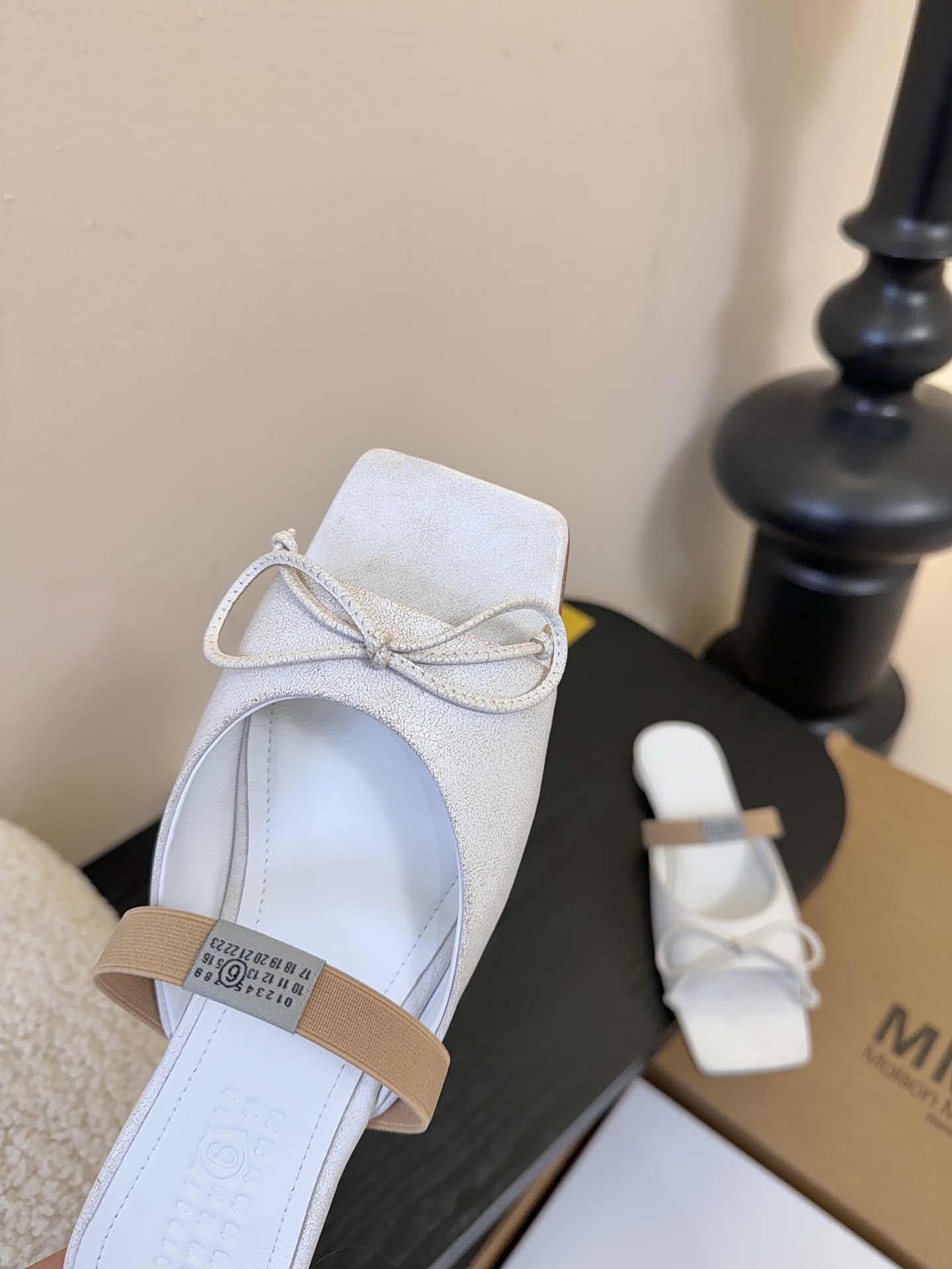 2025Maison Margie*马吉拉•分趾粗跟平底复古玛丽珍娃娃头苹果头芭蕾舞指鱼嘴单鞋棒了的版本