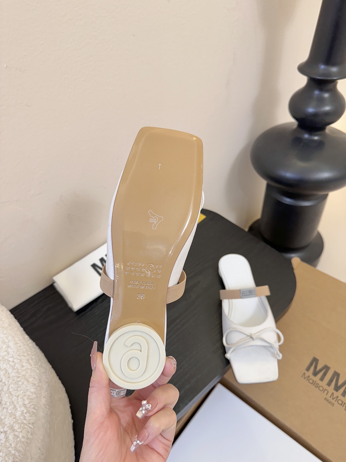 2025Maison Margie*马吉拉•分趾粗跟平底复古玛丽珍娃娃头苹果头芭蕾舞指鱼嘴单鞋棒了的版本