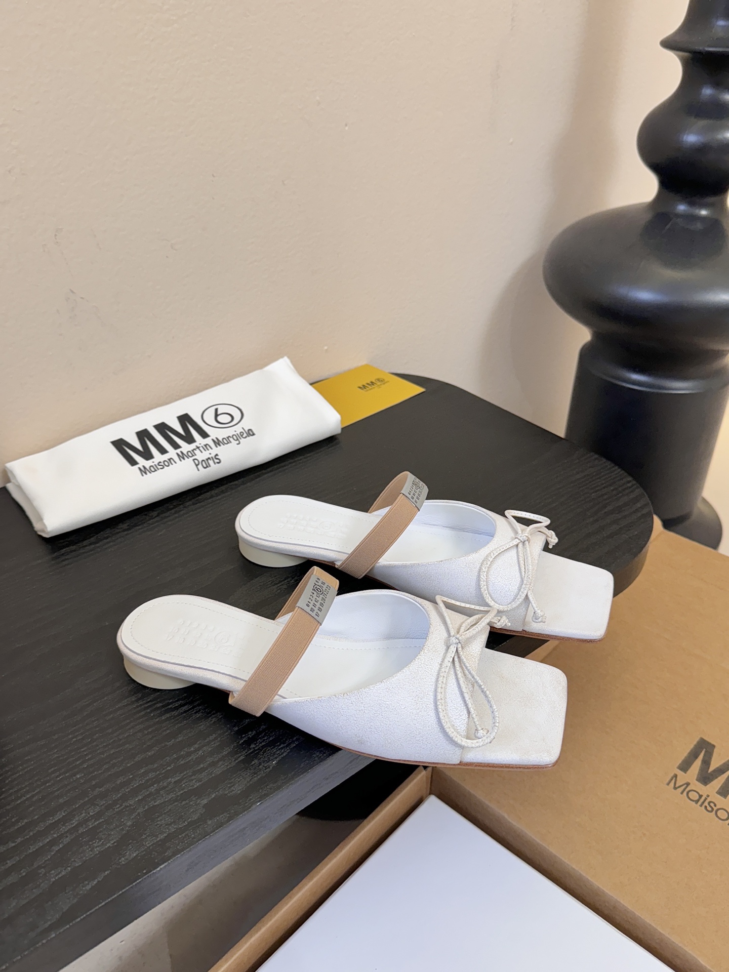 2025Maison Margie*马吉拉•分趾粗跟平底复古玛丽珍娃娃头苹果头芭蕾舞指鱼嘴单鞋棒了的版本