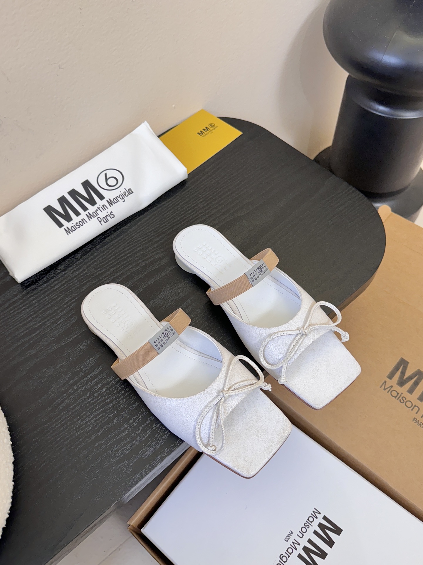 2025Maison Margie*马吉拉•分趾粗跟平底复古玛丽珍娃娃头苹果头芭蕾舞指鱼嘴单鞋棒了的版本