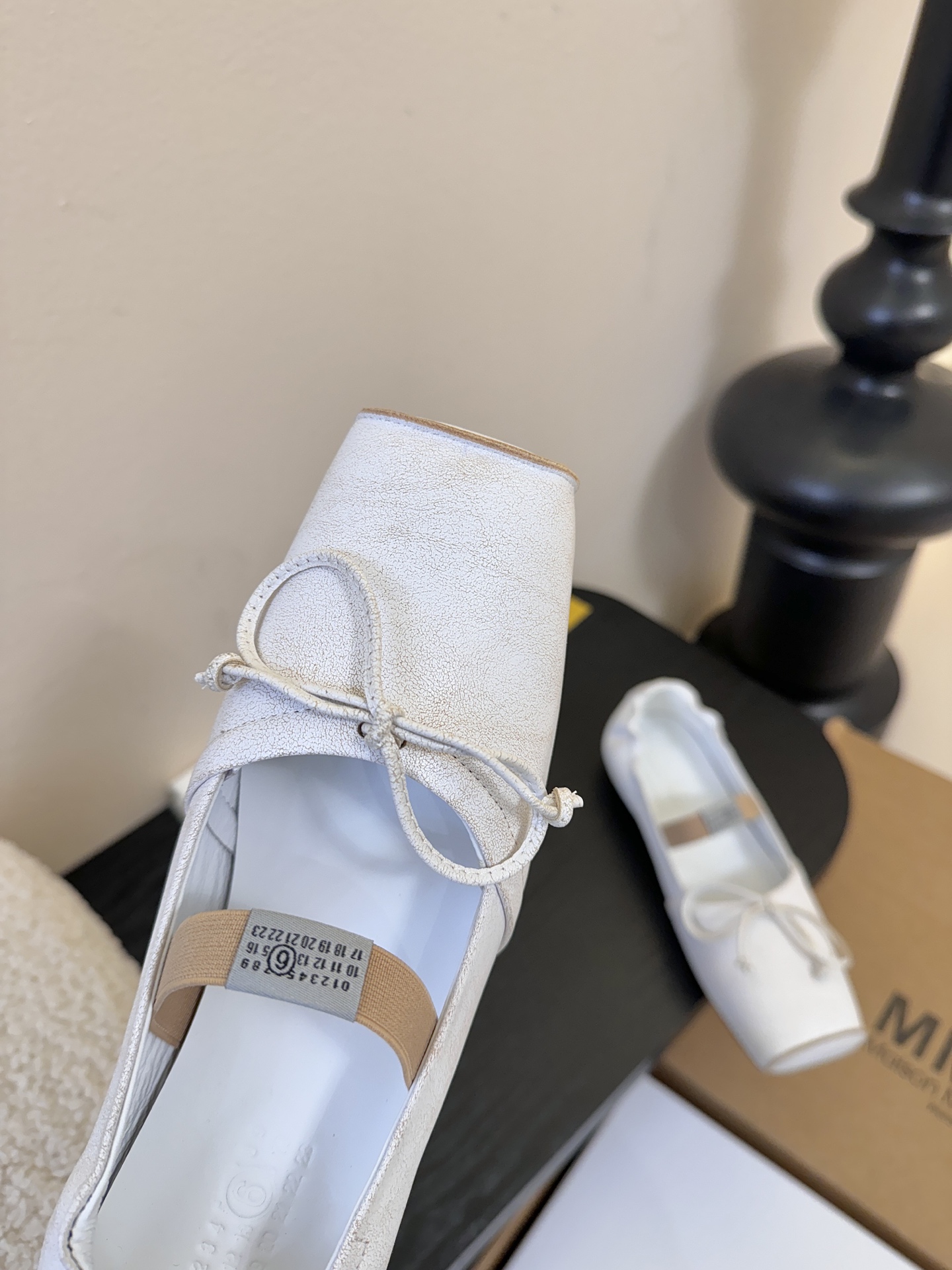 Maison Margie*马吉拉•分趾粗跟平底复古玛丽珍娃娃头苹果头芭蕾舞指鱼嘴单鞋棒了的版本 非常不