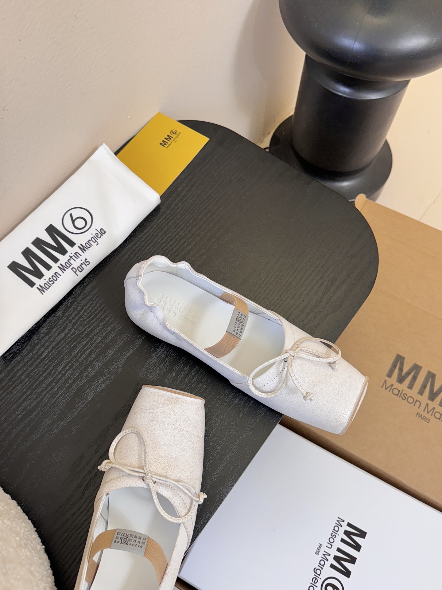 Maison Margie*马吉拉•分趾粗跟平底复古玛丽珍娃娃头苹果头芭蕾舞指鱼嘴单鞋棒了的版本 非常不