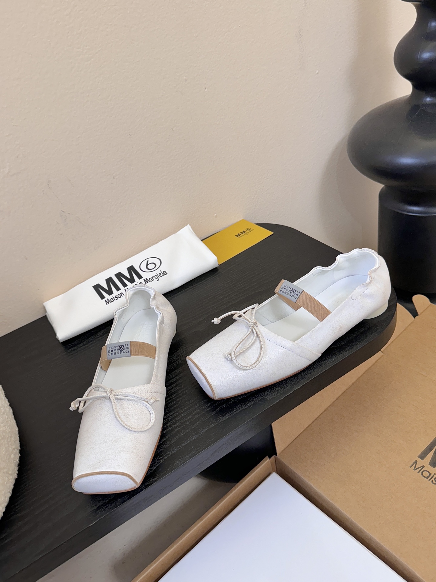 Maison Margie*马吉拉•分趾粗跟平底复古玛丽珍娃娃头苹果头芭蕾舞指鱼嘴单鞋棒了的版本 非常不