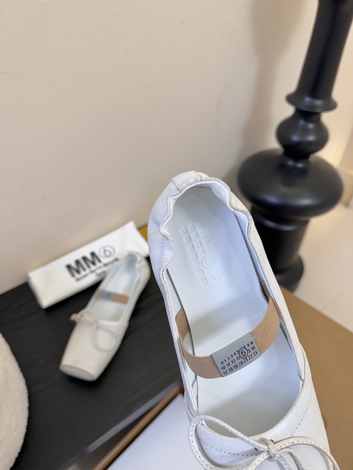 Maison Margie*马吉拉•分趾粗跟平底复古玛丽珍娃娃头苹果头芭蕾舞指鱼嘴单鞋棒了的版本 非常不