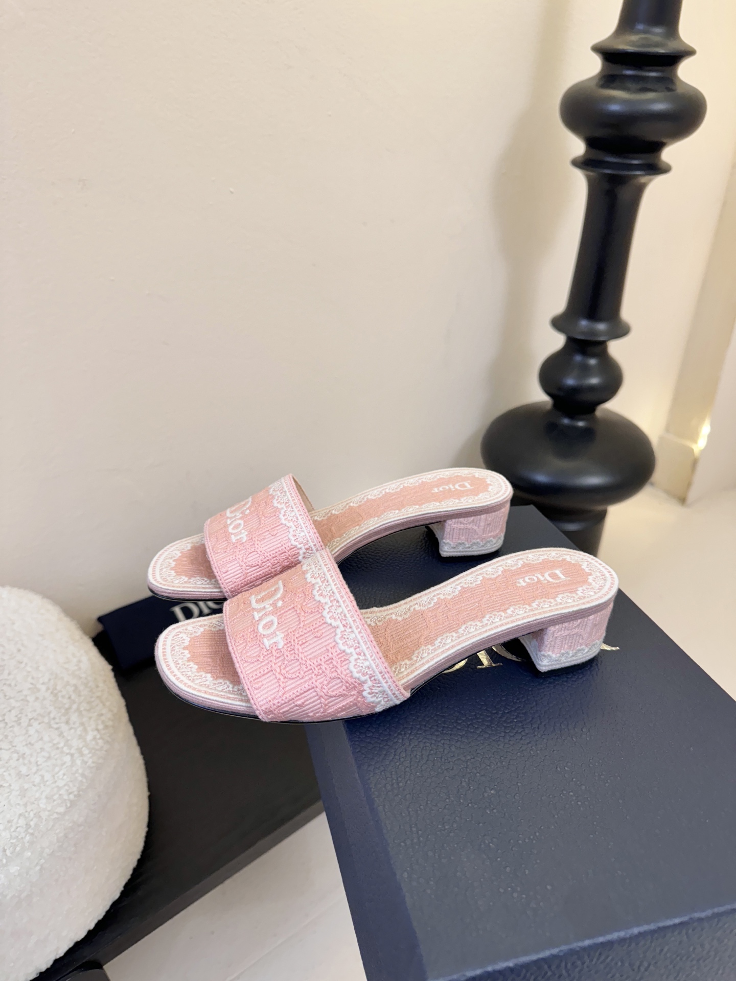 Dior | 迪奥早春新品走秀款CD刺绣logo度假风平底、粗跟拖鞋！ 硬货上新🆕❥代购级别！高级感十足
