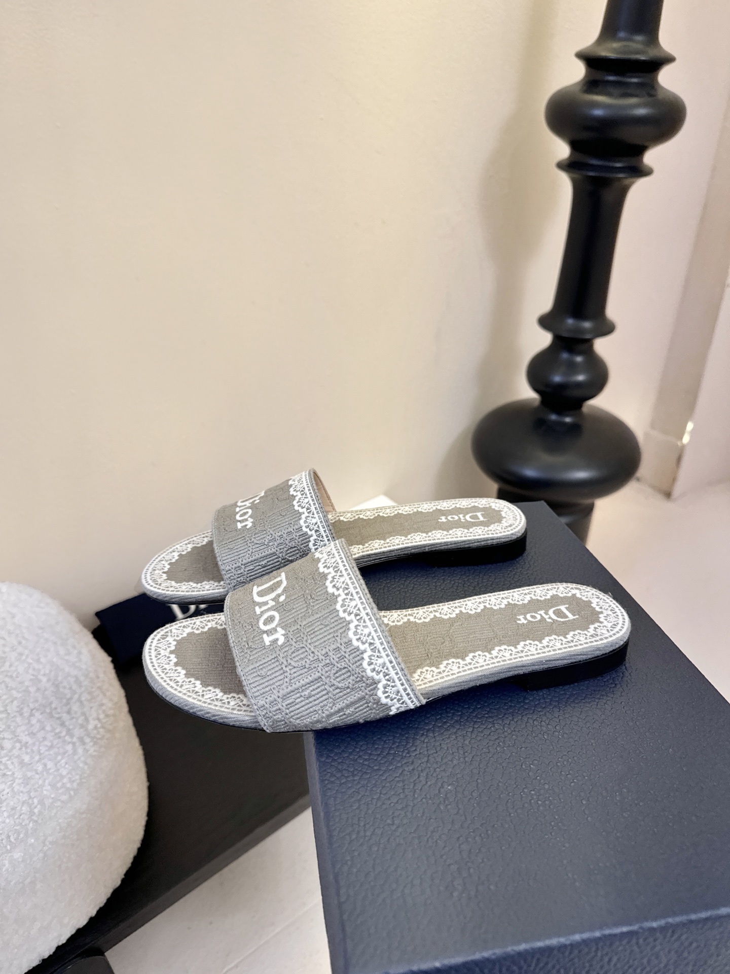 Dior | 迪奥早春新品走秀款CD刺绣logo度假风平底、粗跟拖鞋！ 硬货上新🆕❥代购级别！高级感十足