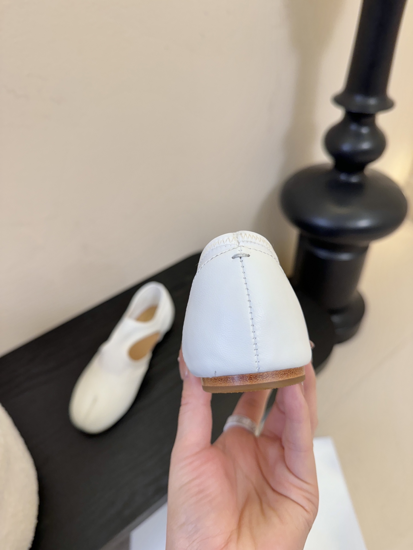 Maison Marginal马吉拉26春夏新品分脚趾中空鞋马吉拉设计师太有才了 、采用了莱卡布碰撞柔软