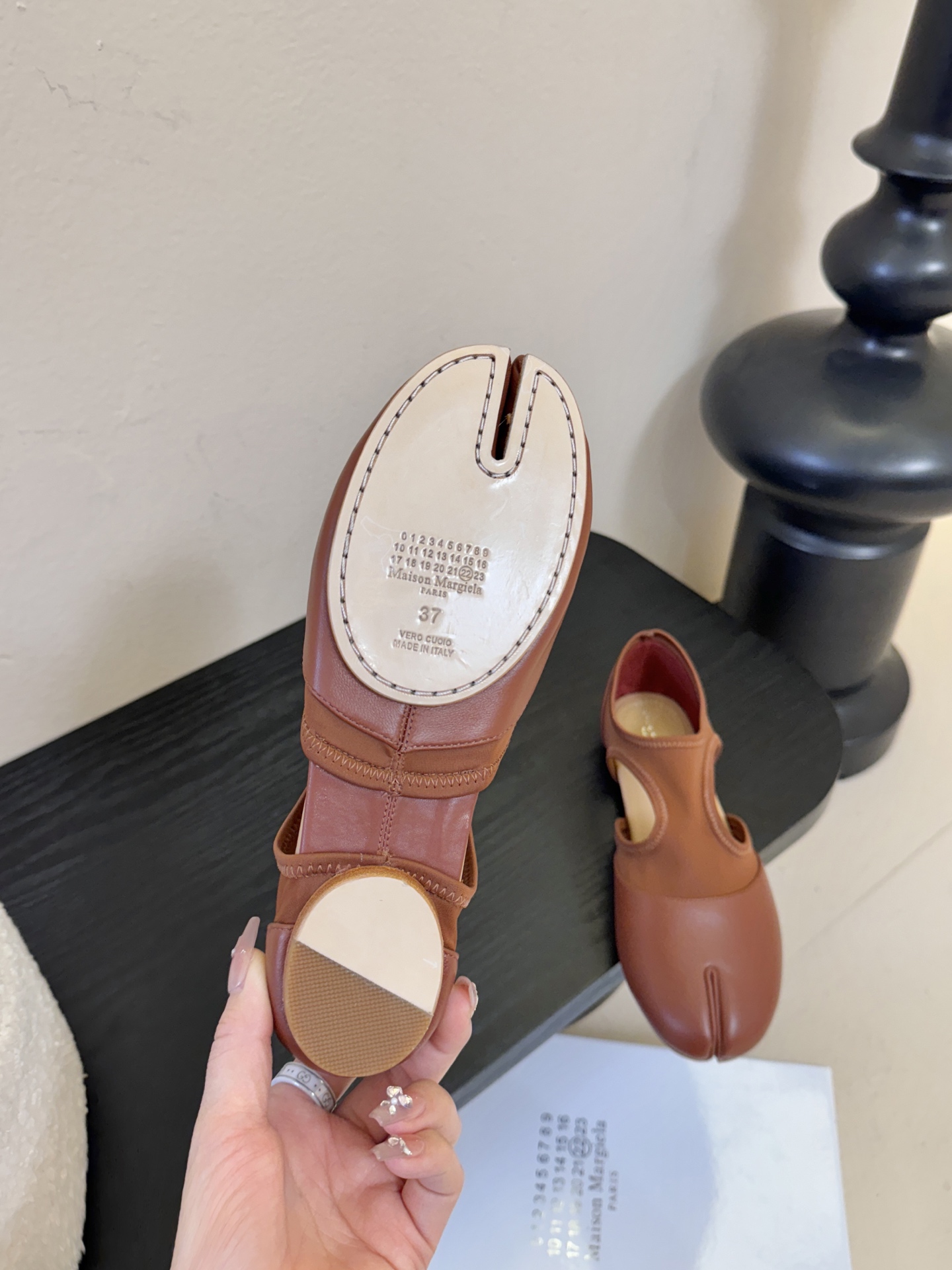 Maison Marginal马吉拉26春夏新品分脚趾中空鞋马吉拉设计师太有才了 、采用了莱卡布碰撞柔软