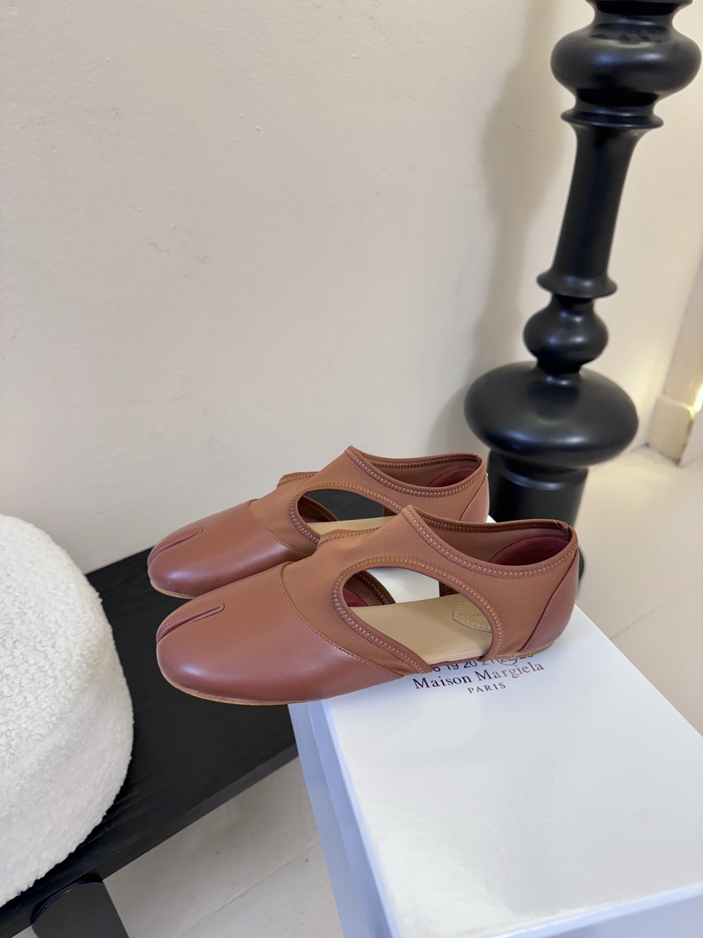 Maison Marginal马吉拉26春夏新品分脚趾中空鞋马吉拉设计师太有才了 、采用了莱卡布碰撞柔软