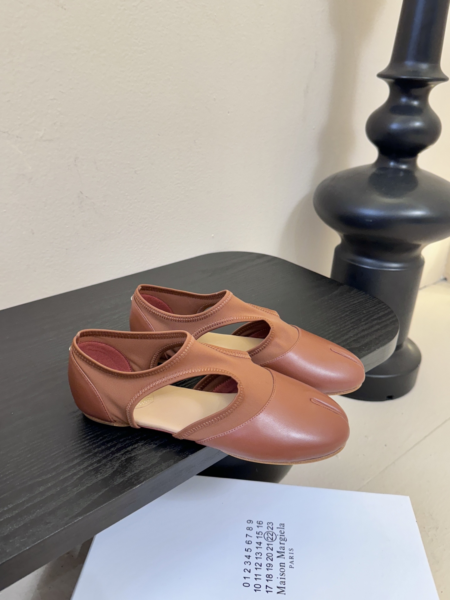 Maison Marginal马吉拉26春夏新品分脚趾中空鞋马吉拉设计师太有才了 、采用了莱卡布碰撞柔软