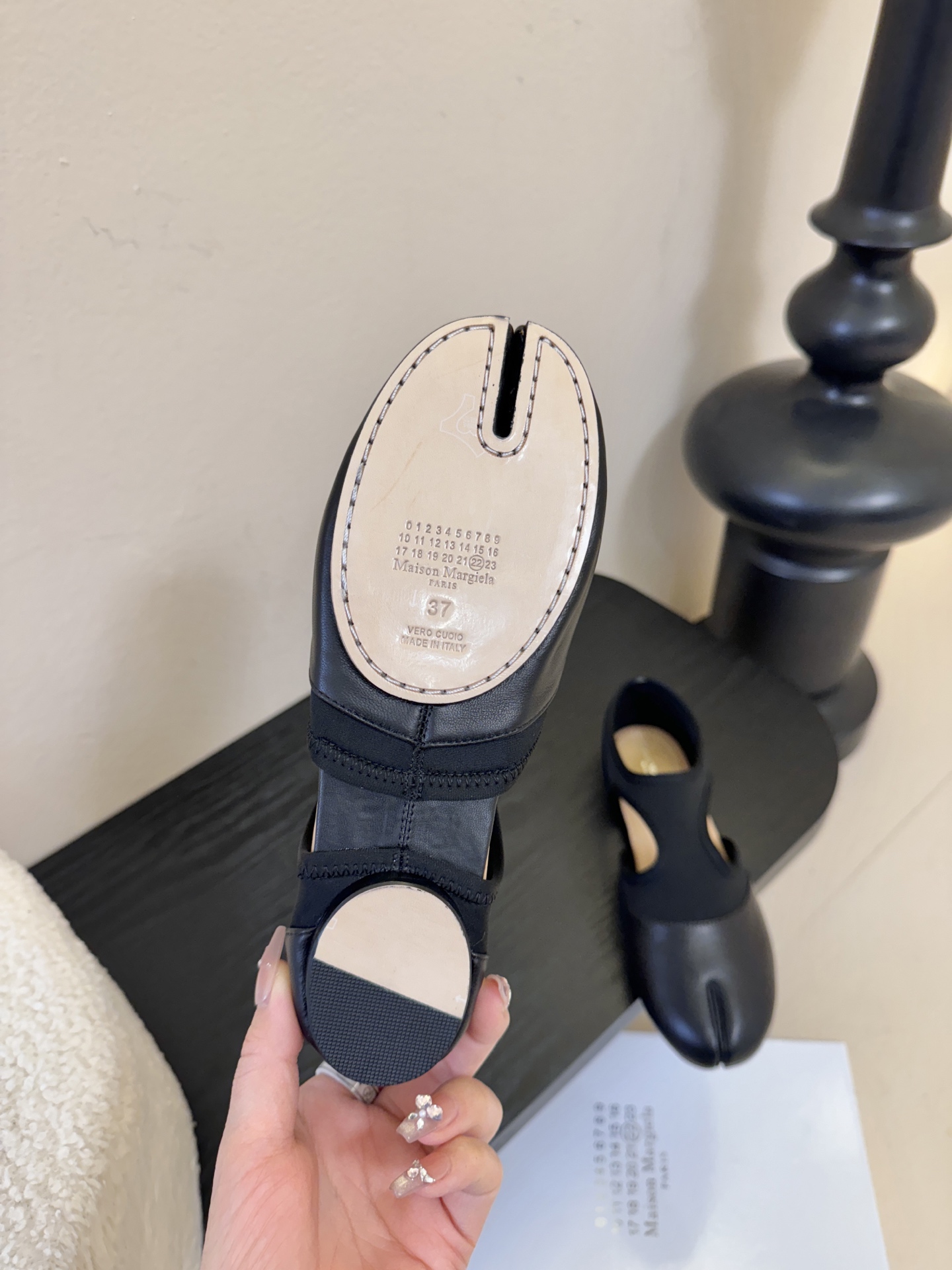 Maison Marginal马吉拉26春夏新品分脚趾中空鞋马吉拉设计师太有才了 、采用了莱卡布碰撞柔软