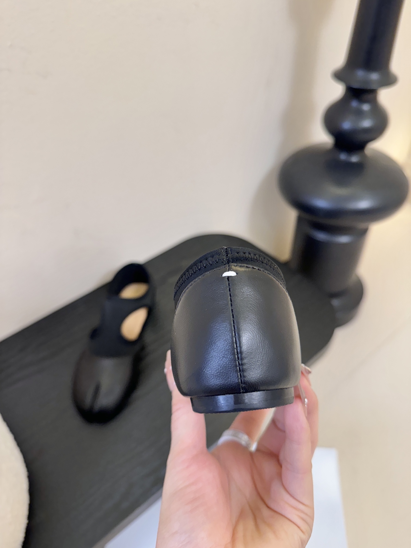 Maison Marginal马吉拉26春夏新品分脚趾中空鞋马吉拉设计师太有才了 、采用了莱卡布碰撞柔软