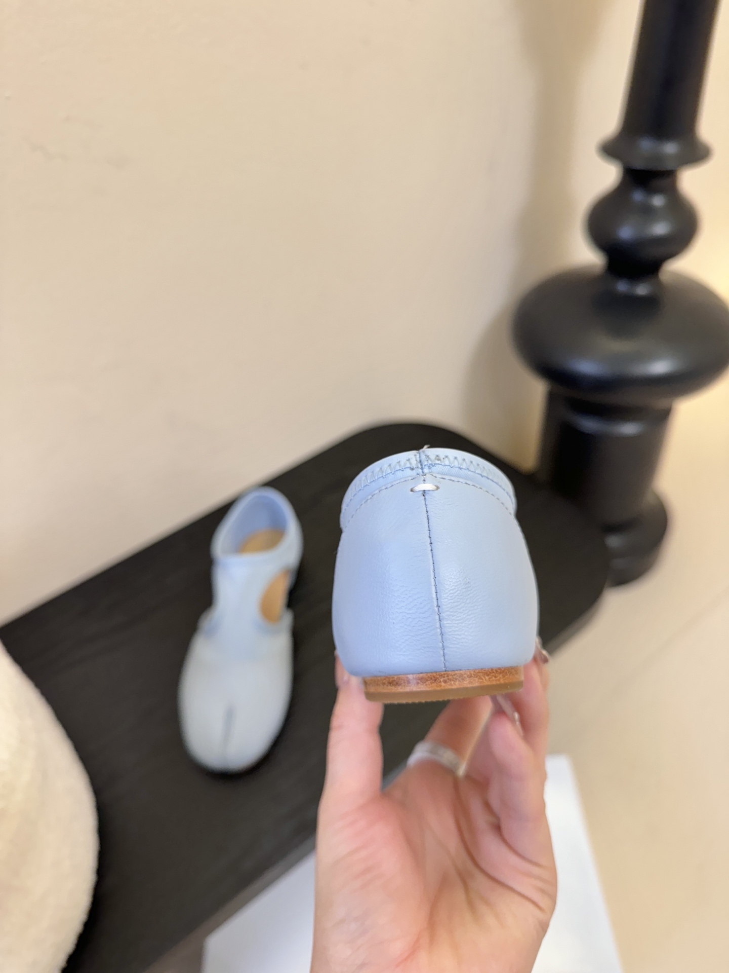 Maison Marginal马吉拉26春夏新品分脚趾中空鞋马吉拉设计师太有才了 、采用了莱卡布碰撞柔软