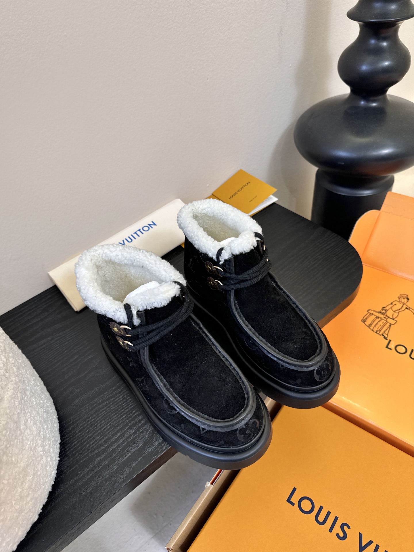 NO:652690,Lv top version Louis Vuitto Louis Vuitton LV donkey brand L family Archlight classic furry series ski series Mary Jane furry single shoes cotton shoes may not be ranked in the future. They are very textured and light and they look good with your eyes closed. I like the khaki color the most ~ I have a small size for the close-fitting base. I haven’t tried it yet and I have to wait for it to arrive. The same thing is the knitted Lei Feng hat. I went there late and didn’t see it at all... Original fabric material Imported wool lining Original sole material  Size 35-42 (40.41.42 customization is non-returnable and non-exchangeable), snow boots, louis vuitton, louis vuitton, louis vuitton, louis vuitton, louis vuitton, boots, mary jane, hats19860909Lv 顶级版本Louis Vuitto路易斯威登LV驴牌L家Archlight经典毛茸茸系列滑雪系列玛丽珍毛毛单鞋棉鞋未来可能也都排不上,很有质感也很轻便闭眼入也都蛮好看卡其色最喜欢～ 贴身打底一个小号没试到只能等来货 相同的还有针织雷锋帽 去得晚完全没见到… 面料原版材质 内里进口羊毛 鞋底原版材质 尺码35-42（40.41.42定制不退不换）,雪地靴,louis vuitton,louis vuitton,louis vuitton,louis vuitton,louis vuitton,boots,mary jane,hats,Women's Shoes