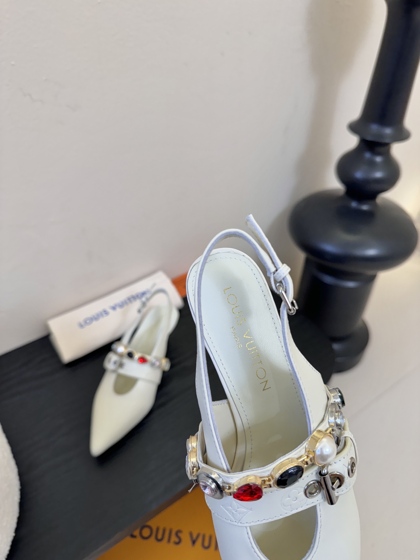 夏季新款 LOUIS VUITTON 路易威登 LV LEGACY 露跟高跟鞋后空凉鞋尖头猫跟高跟凉鞋本