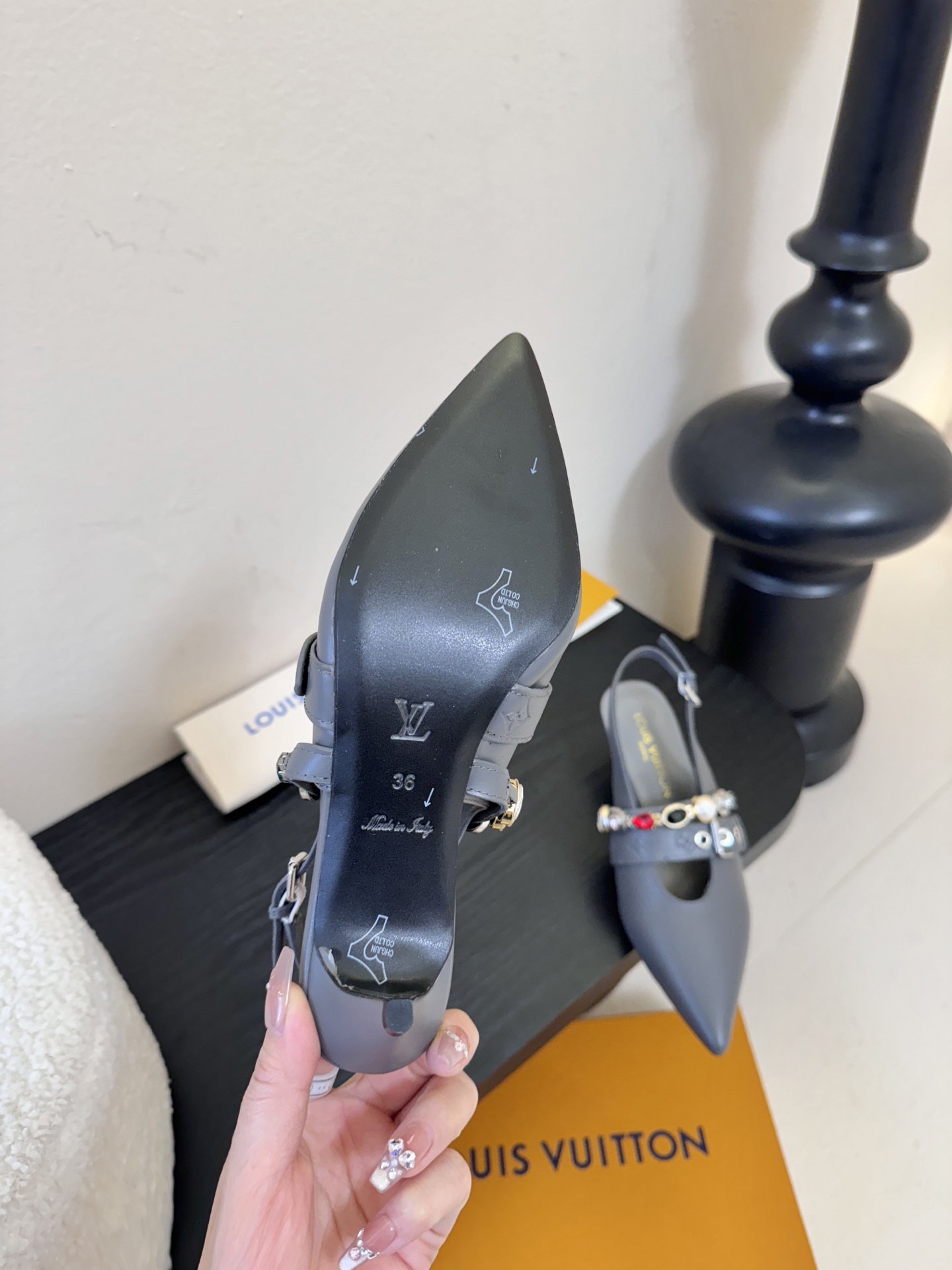 夏季新款 LOUIS VUITTON 路易威登 LV LEGACY 露跟高跟鞋后空凉鞋尖头猫跟高跟凉鞋本