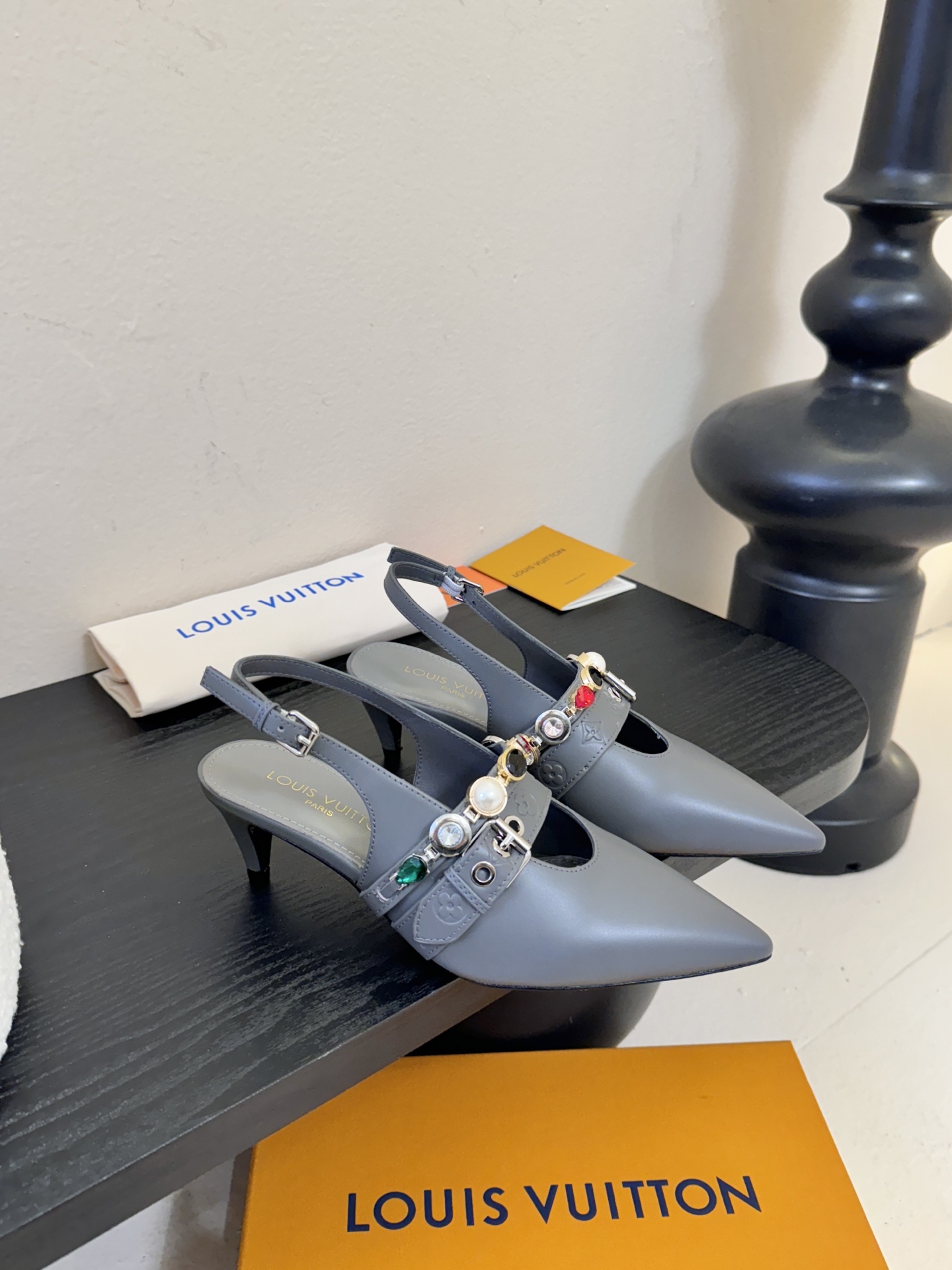 夏季新款 LOUIS VUITTON 路易威登 LV LEGACY 露跟高跟鞋后空凉鞋尖头猫跟高跟凉鞋本