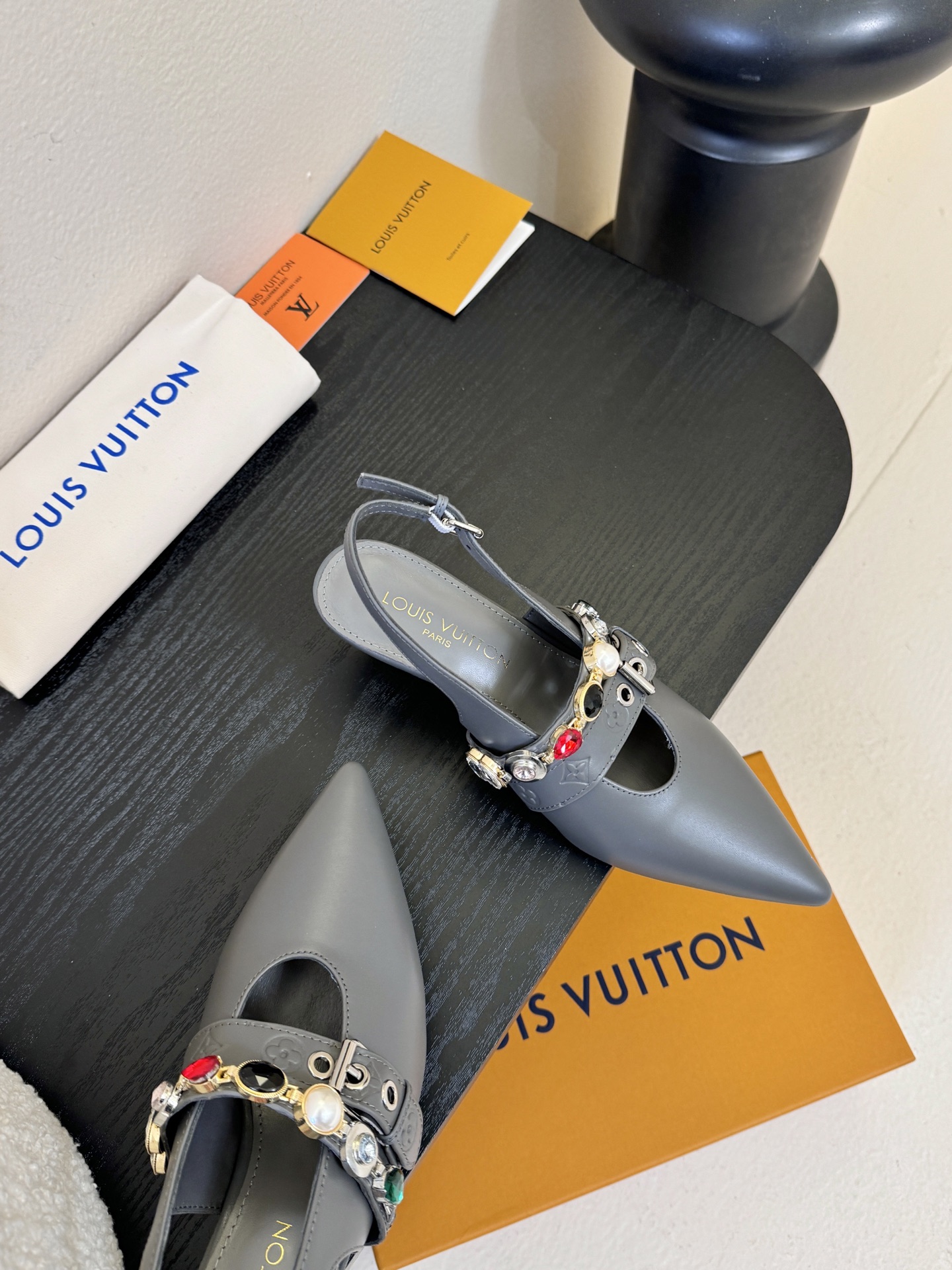 夏季新款 LOUIS VUITTON 路易威登 LV LEGACY 露跟高跟鞋后空凉鞋尖头猫跟高跟凉鞋本