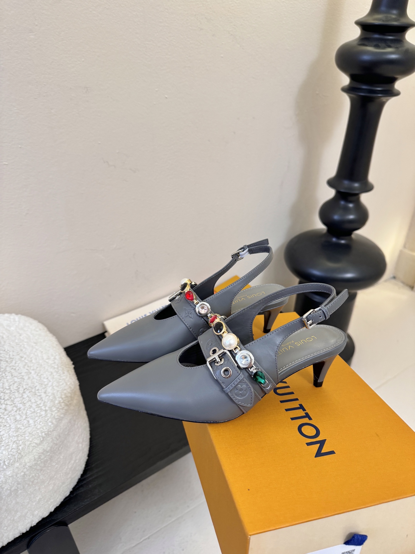 夏季新款 LOUIS VUITTON 路易威登 LV LEGACY 露跟高跟鞋后空凉鞋尖头猫跟高跟凉鞋本