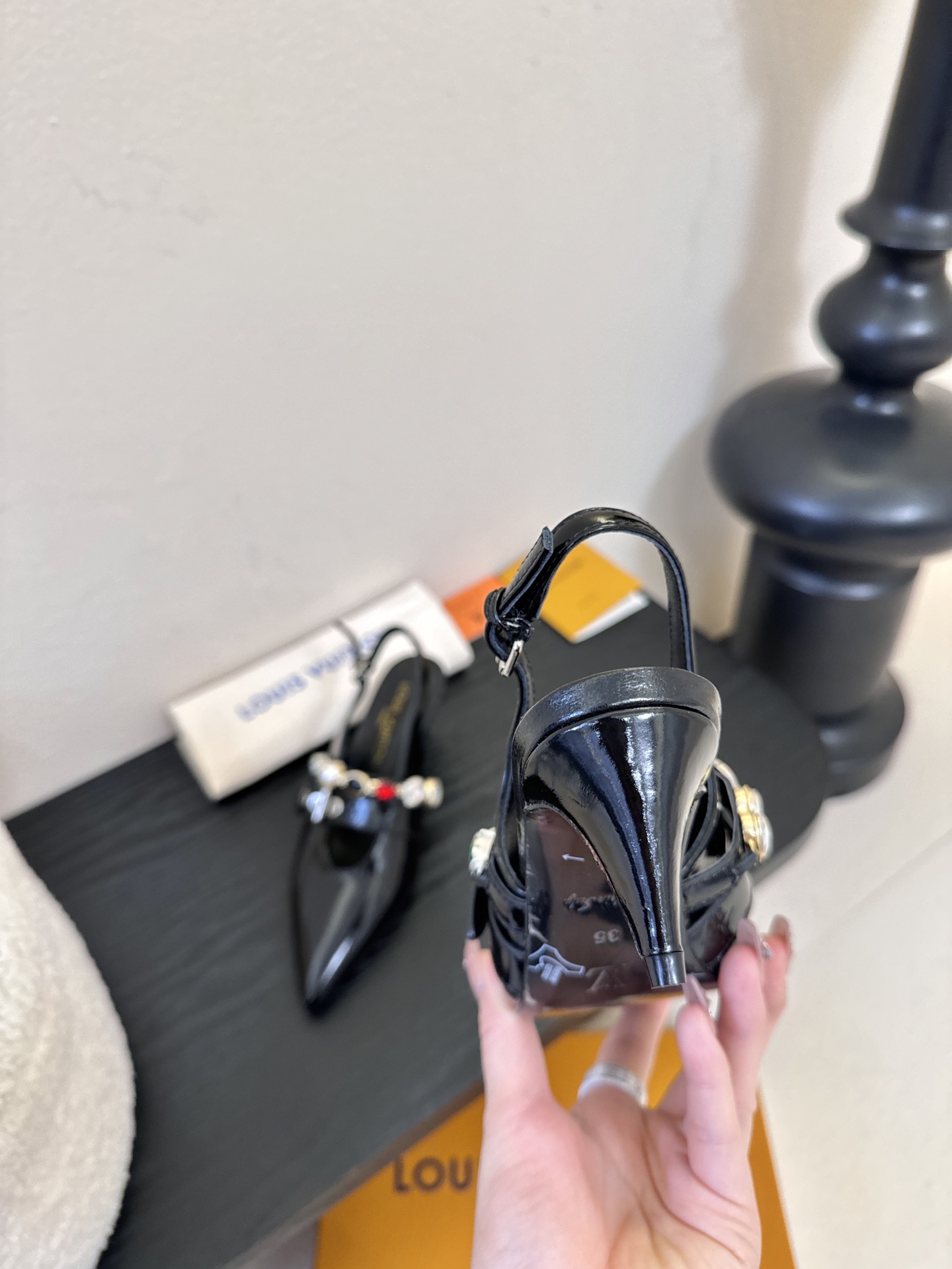 夏季新款 LOUIS VUITTON 路易威登 LV LEGACY 露跟高跟鞋后空凉鞋尖头猫跟高跟凉鞋本