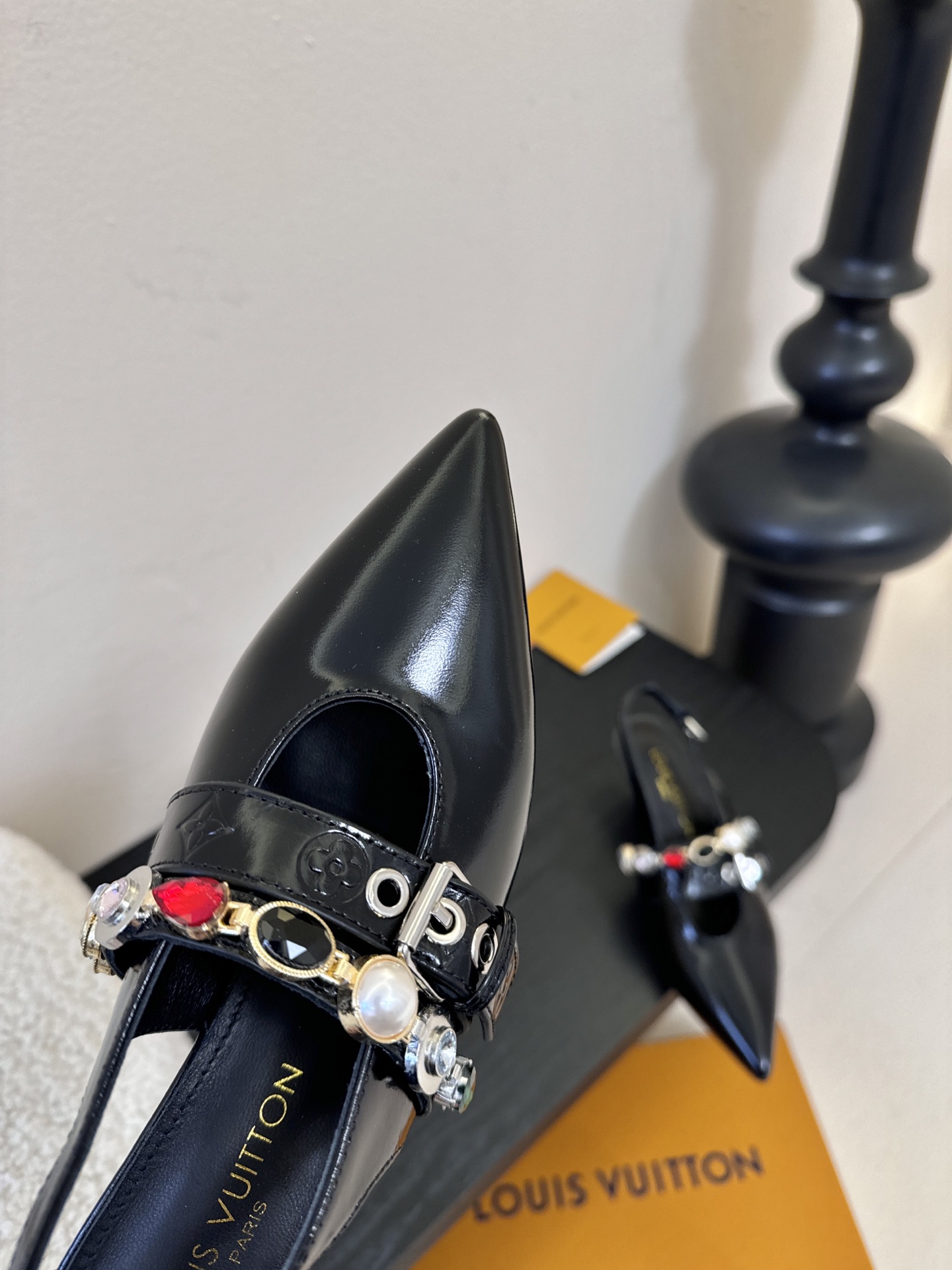 夏季新款 LOUIS VUITTON 路易威登 LV LEGACY 露跟高跟鞋后空凉鞋尖头猫跟高跟凉鞋本