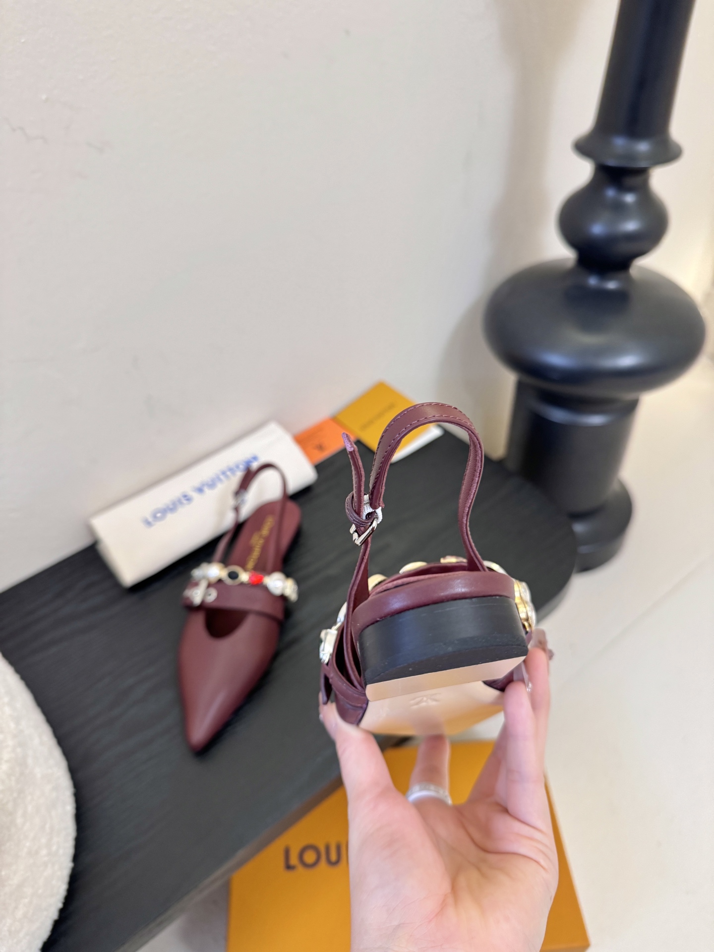 夏季新款 LOUIS VUITTON 路易威登 LV LEGACY 露跟高跟鞋后空凉鞋尖头猫跟高跟凉鞋本