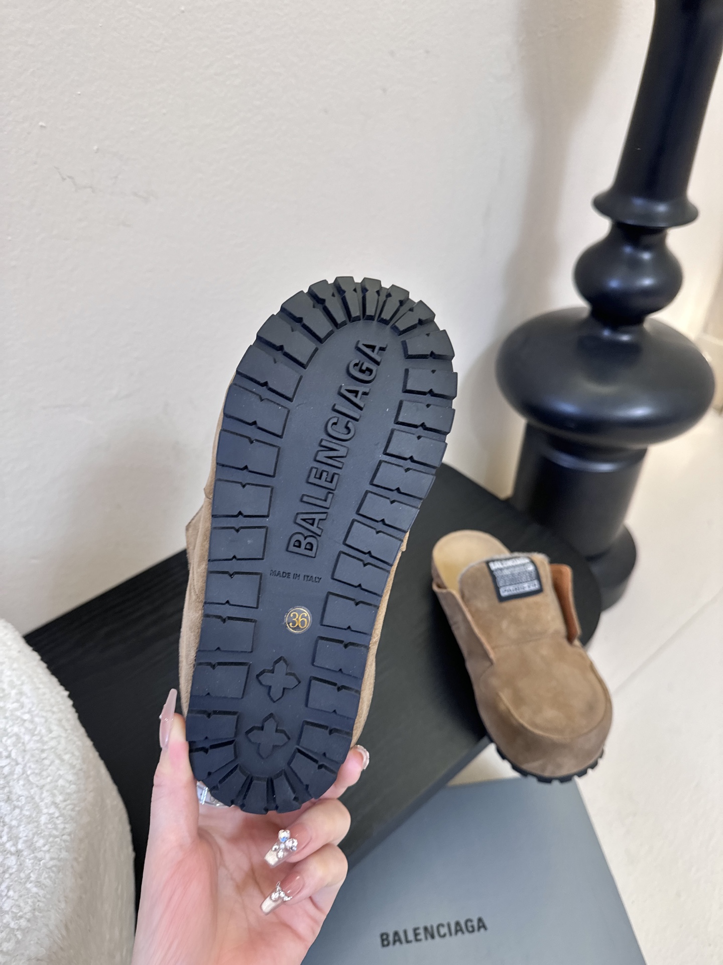 巴黎世家联名Scholl拖鞋新品🆕正品购入开发、完美复刻一比一做法、经典的线条设计、炒鸡百搭的一款弹力靴