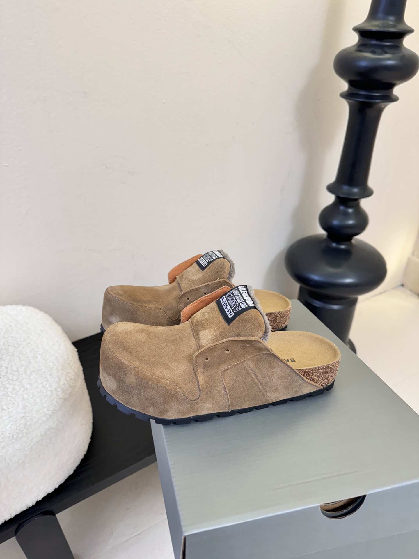 巴黎世家联名Scholl拖鞋新品🆕正品购入开发、完美复刻一比一做法、经典的线条设计、炒鸡百搭的一款弹力靴