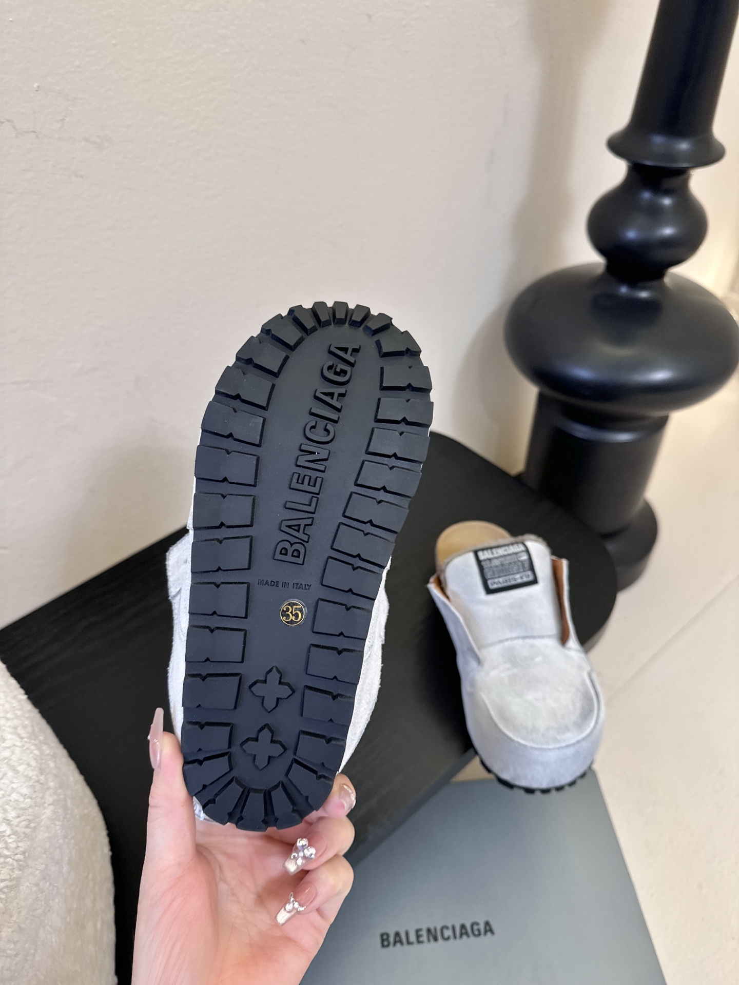 巴黎世家联名Scholl拖鞋新品🆕正品购入开发、完美复刻一比一做法、经典的线条设计、炒鸡百搭的一款弹力靴