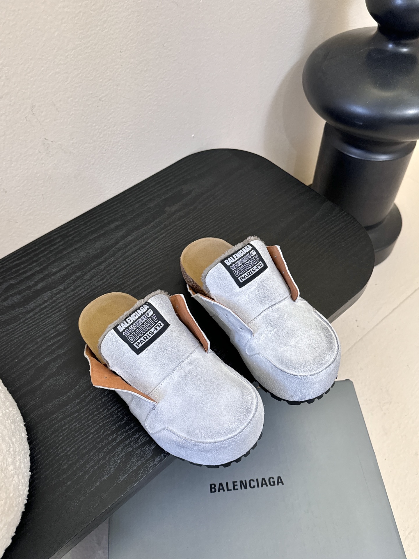 巴黎世家联名Scholl拖鞋新品🆕正品购入开发、完美复刻一比一做法、经典的线条设计、炒鸡百搭的一款弹力靴