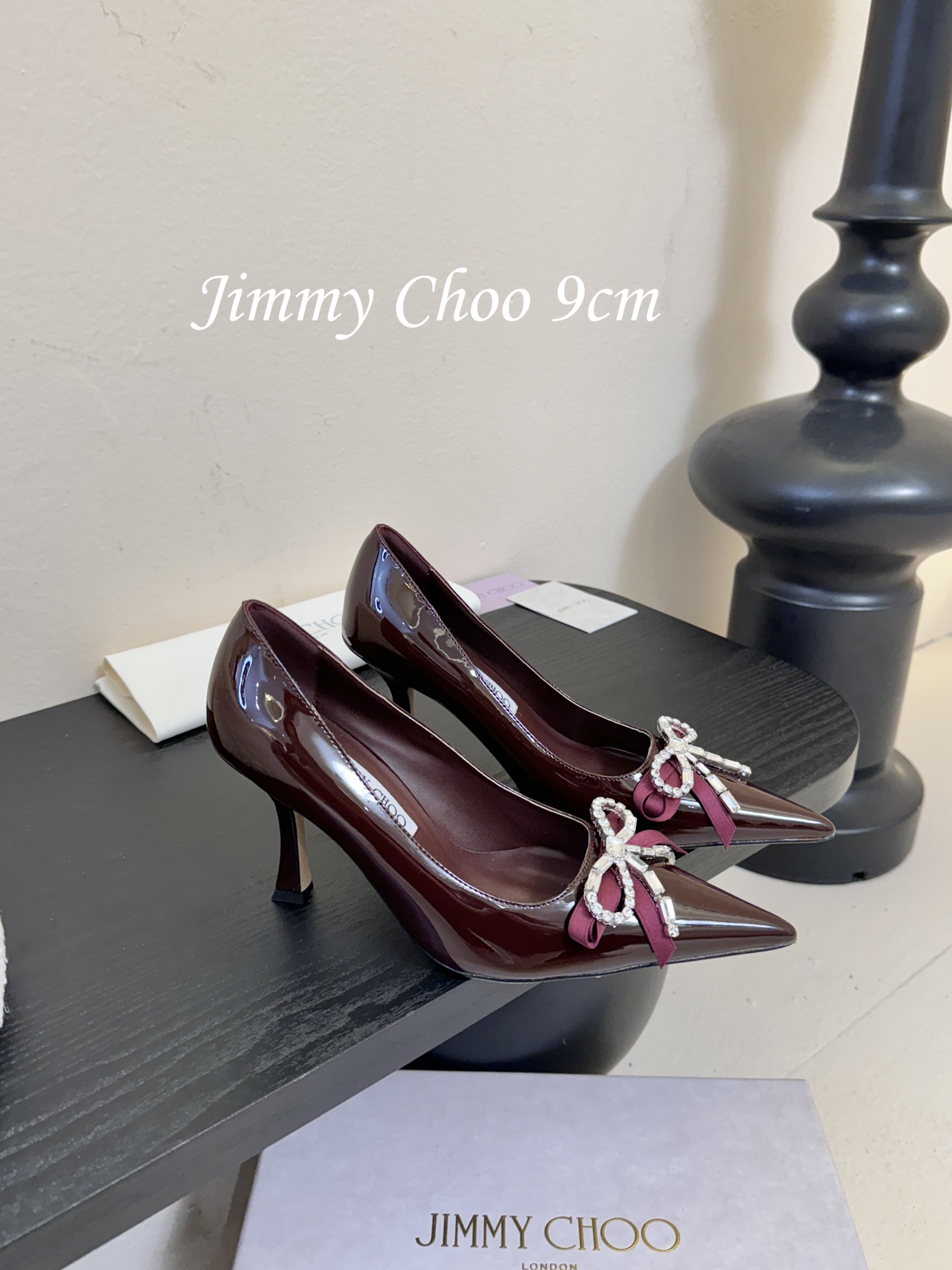 9公分 /7公分/下单备注好Jimmy Choo 将圆润光泽镶嵌于足尖为你的穿搭映亮魅力，璀璨每刻!莹润