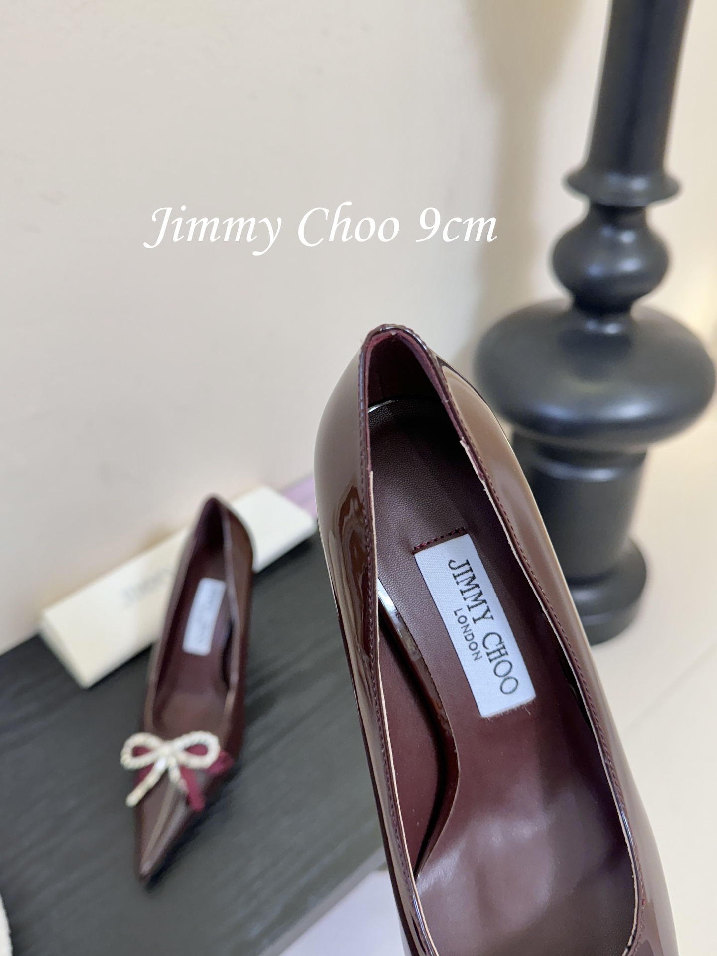 9公分 /7公分/下单备注好Jimmy Choo 将圆润光泽镶嵌于足尖为你的穿搭映亮魅力，璀璨每刻!莹润