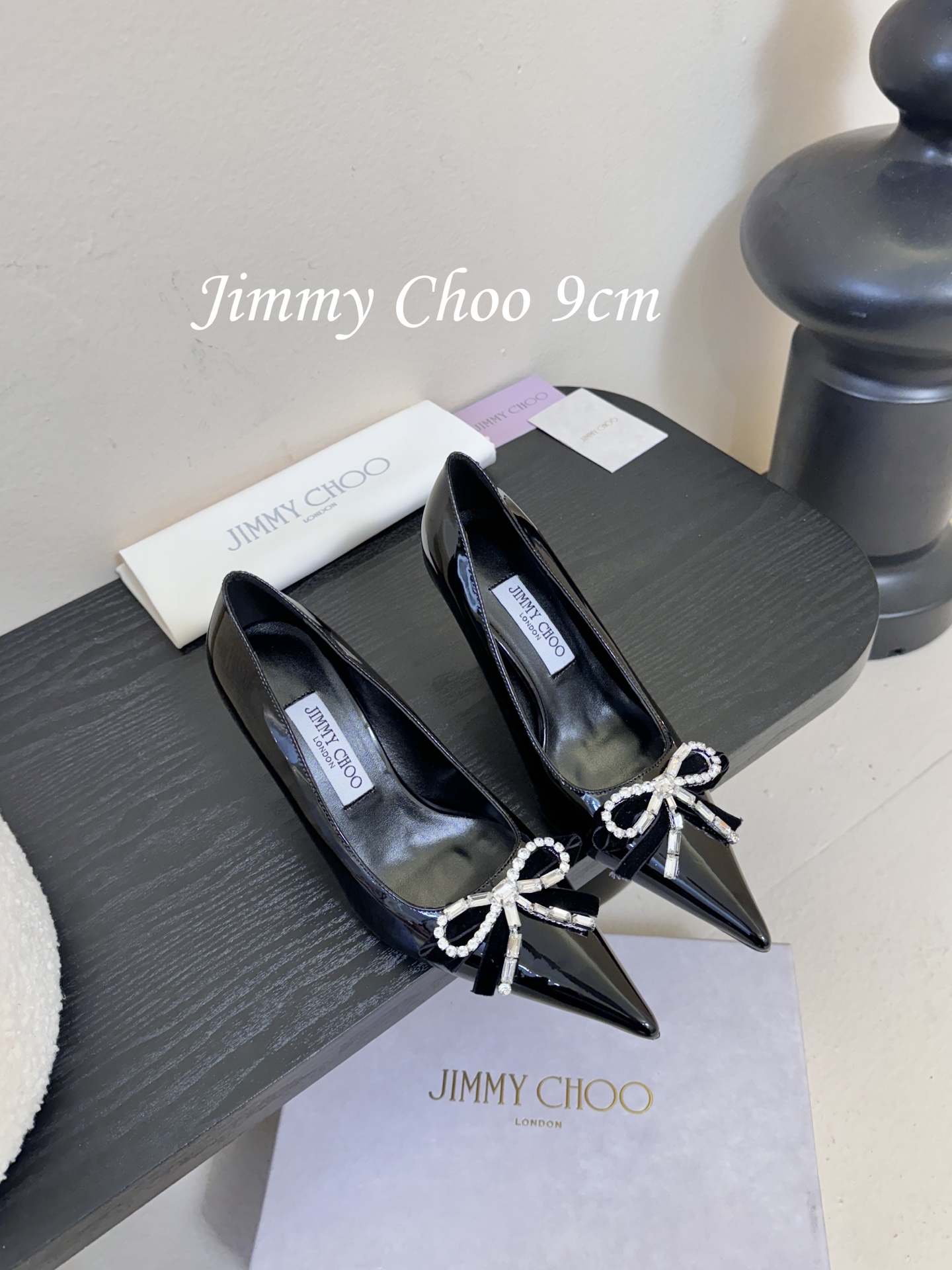 NO:652683,9 cm / 7 cm / Please note when placing an order. Jimmy Choo inlays the round luster on the toe to highlight the charm of your outfit, dazzling every moment! The smooth and moving Jimmy Choo series is full of fiber and color, brightening the daily style. ———————————— Fabric white satin hot diamond/gold special material Grete, inner material open edge beads, outsole genuine leather outsole, matching size 35-39 (40)  41 Customized (non-returnable and non-exchangeable)., high heels, jimmy choo, high heels, silk fabric, Leather soles198609099公分 /7公分/下单备注好 Jimmy Choo 将圆润光泽镶嵌于足尖 为你的穿搭映亮魅力,璀璨每刻! 莹润动人,轻易动心 Jimmy Choo 系列 纤彩绽放,映亮每日风采 ————————————— 面料白色绸缎烫钻/金色特殊材料格力特 内料开边珠 大底真皮大底 配码35－39（ 40 41定做不退不换）.,高跟鞋单鞋,jimmy choo,high heels,silk fabric,Leather soles,Women's Shoes