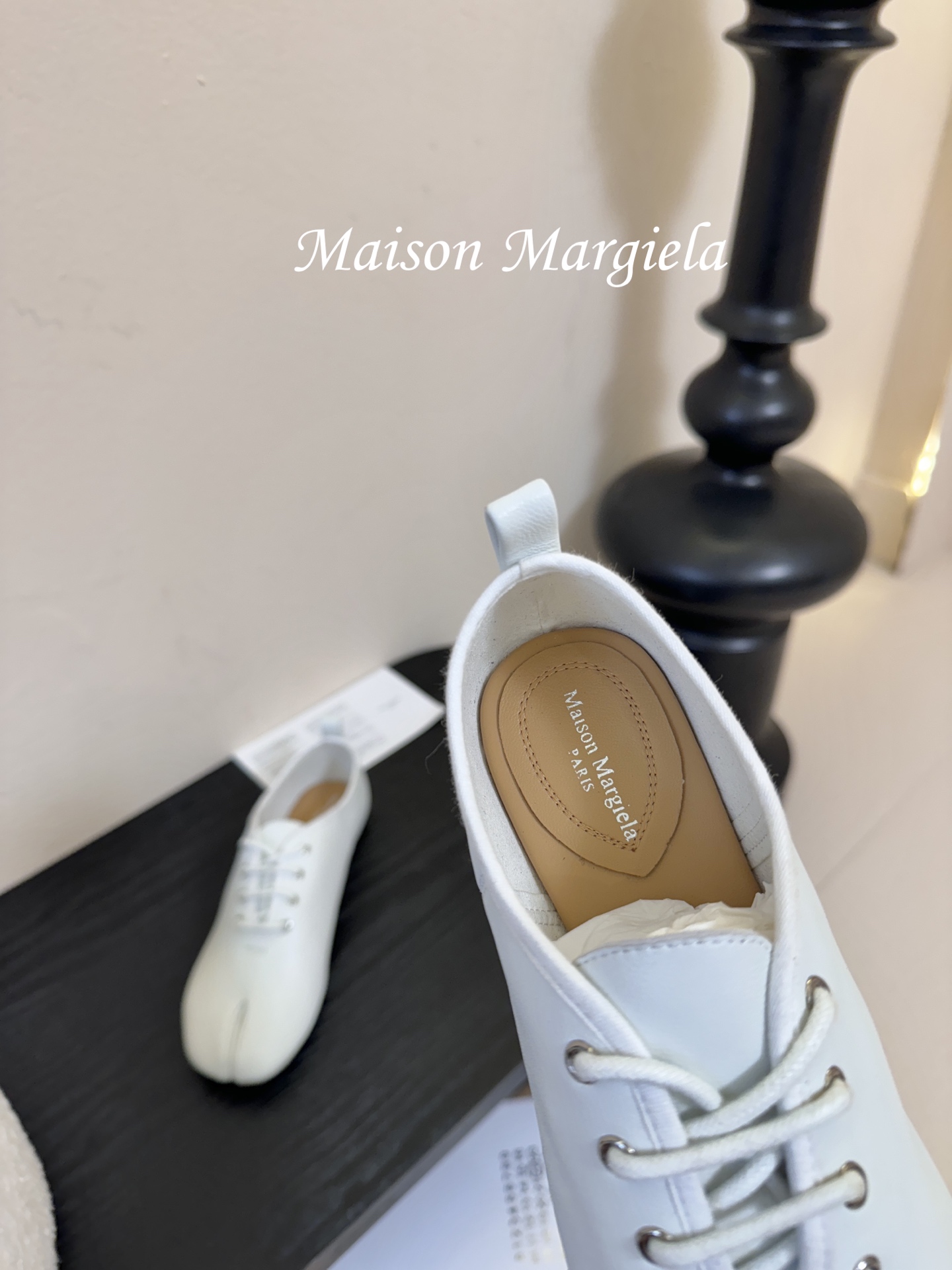 顶级Maison Margie*马吉拉•分趾粗跟平底复古玛丽珍系带分趾鞋太棒了的版本 非常不好做！马吉拉