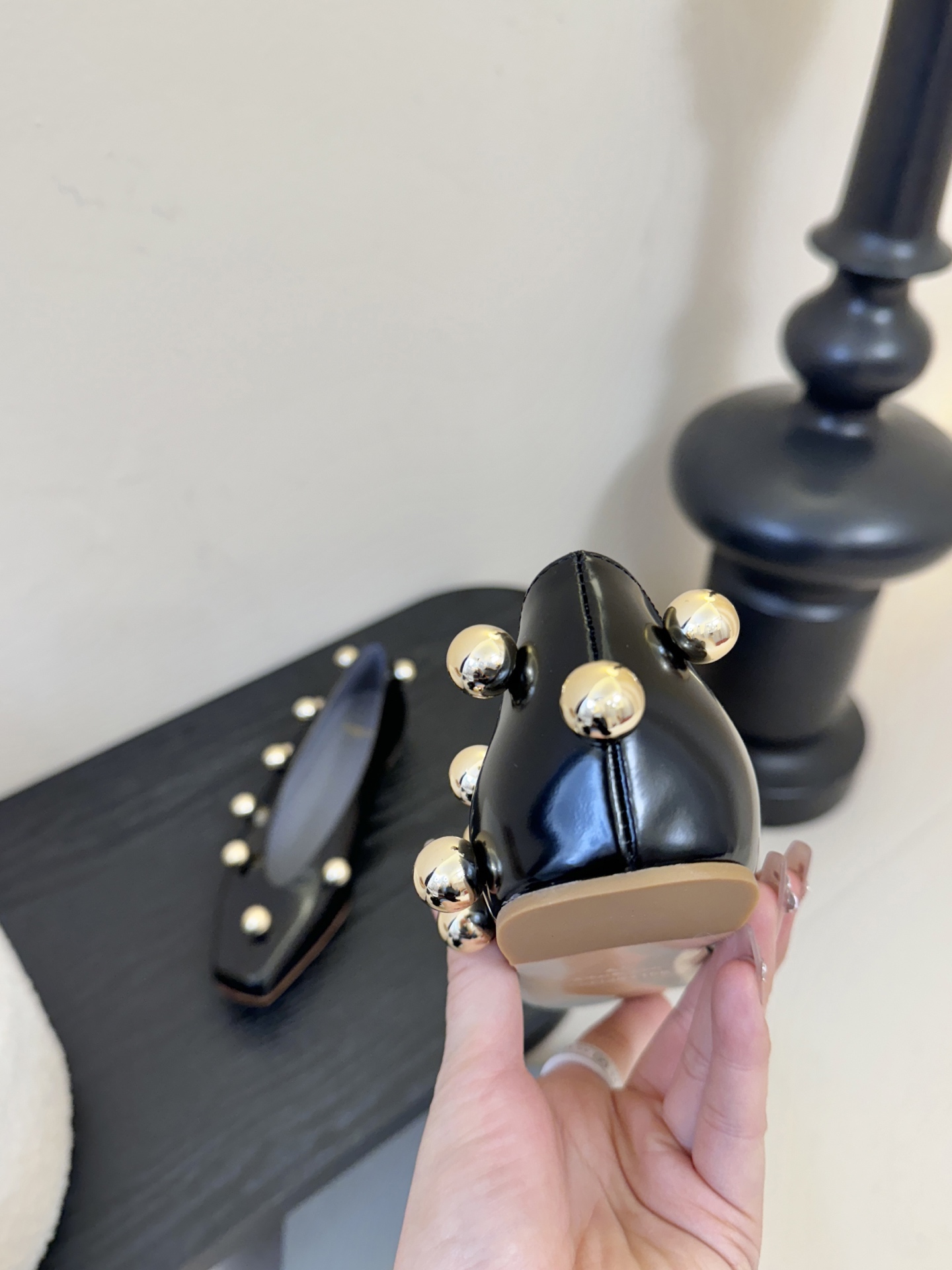 Balencia*a巴黎世家单鞋分别为夏季与秋季注入了各界女性需求，快入手吧！性感女神首选啦！蜈蚣精们需