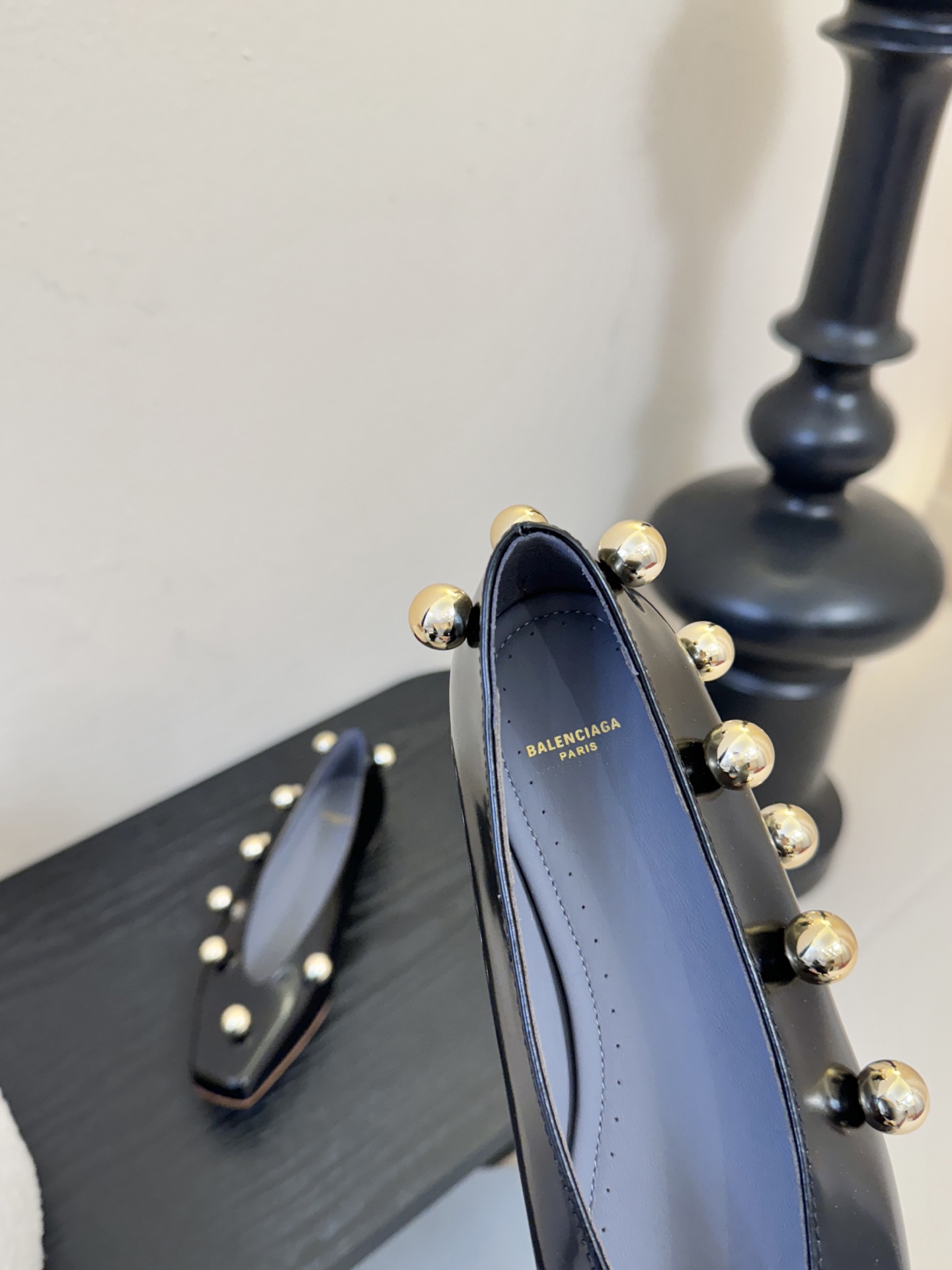 Balencia*a巴黎世家单鞋分别为夏季与秋季注入了各界女性需求，快入手吧！性感女神首选啦！蜈蚣精们需