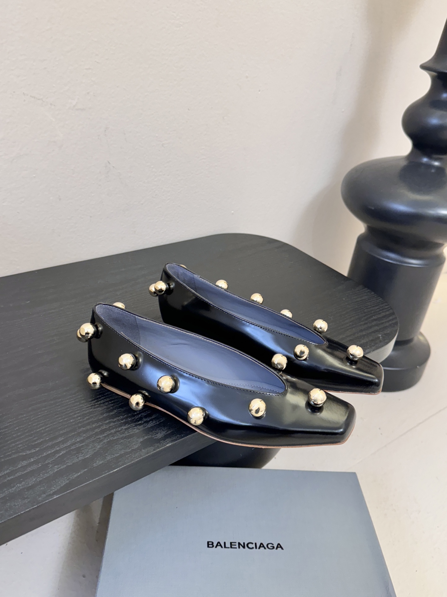 Balencia*a巴黎世家单鞋分别为夏季与秋季注入了各界女性需求，快入手吧！性感女神首选啦！蜈蚣精们需