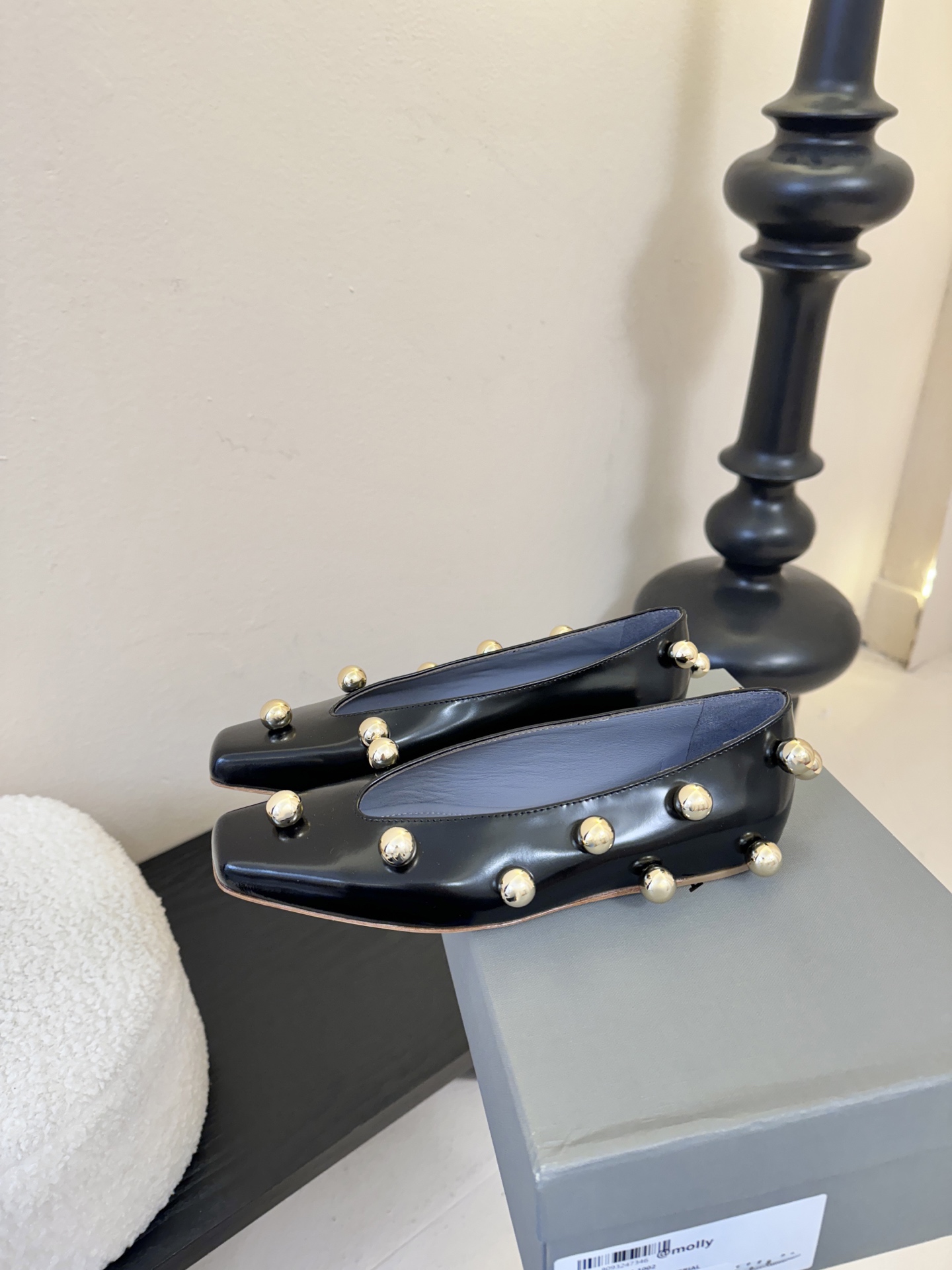 Balencia*a巴黎世家单鞋分别为夏季与秋季注入了各界女性需求，快入手吧！性感女神首选啦！蜈蚣精们需