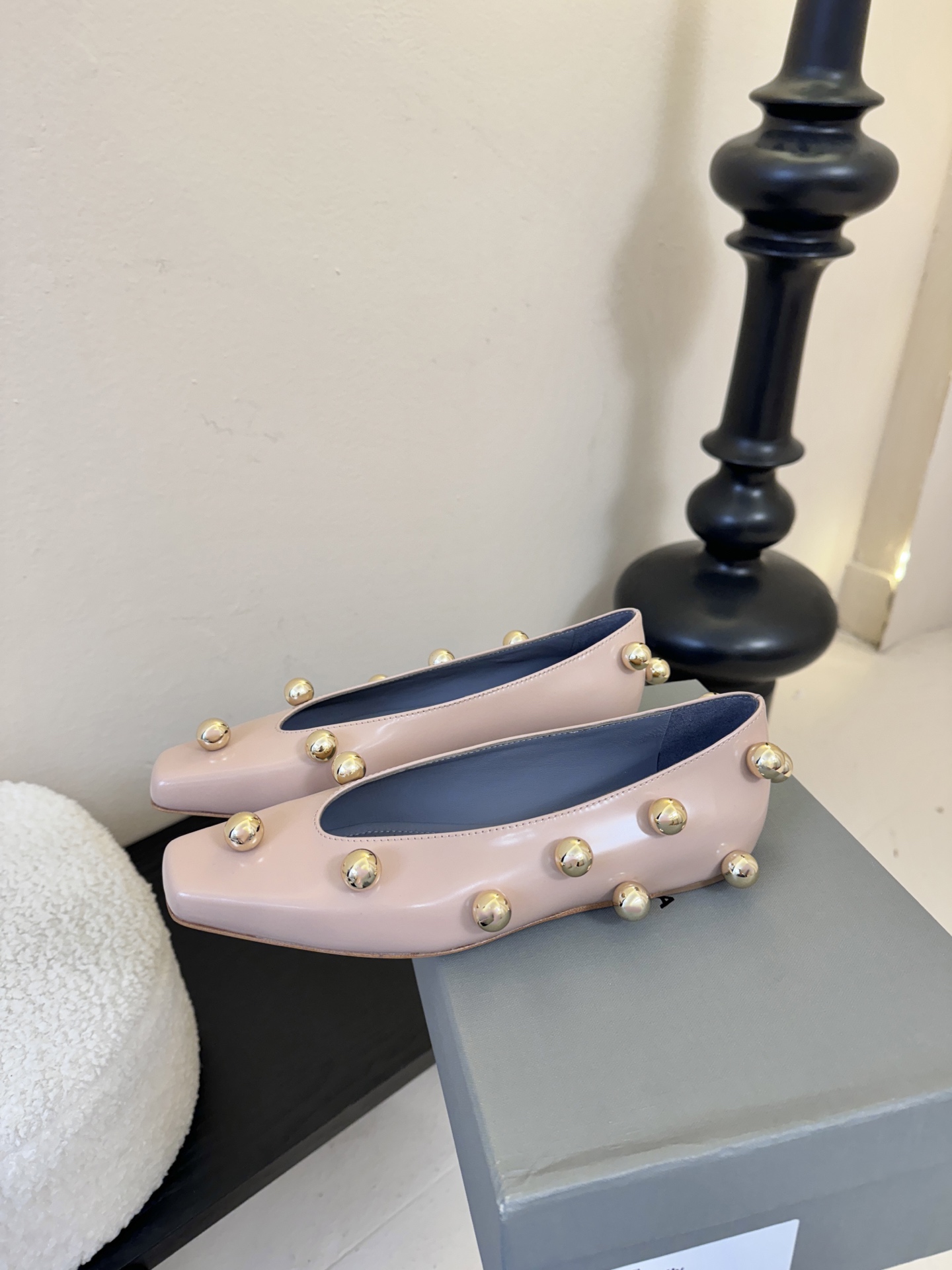 Balencia*a巴黎世家单鞋分别为夏季与秋季注入了各界女性需求，快入手吧！性感女神首选啦！蜈蚣精们需