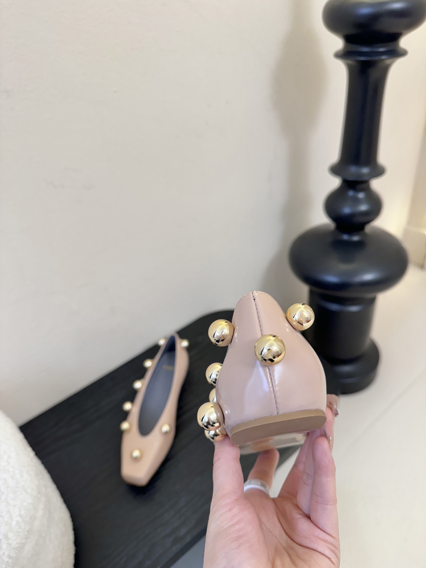 Balencia*a巴黎世家单鞋分别为夏季与秋季注入了各界女性需求，快入手吧！性感女神首选啦！蜈蚣精们需