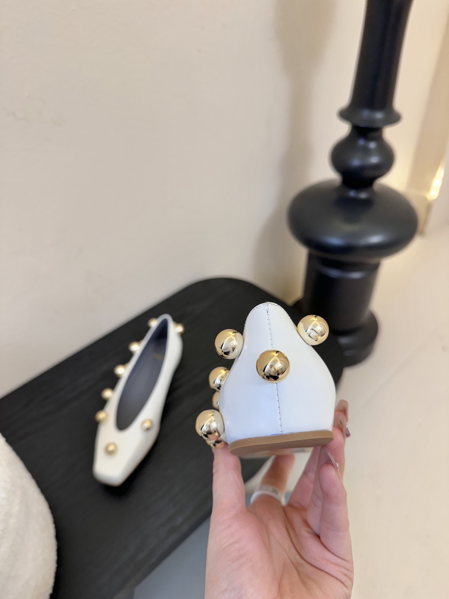 Balencia*a巴黎世家单鞋分别为夏季与秋季注入了各界女性需求，快入手吧！性感女神首选啦！蜈蚣精们需