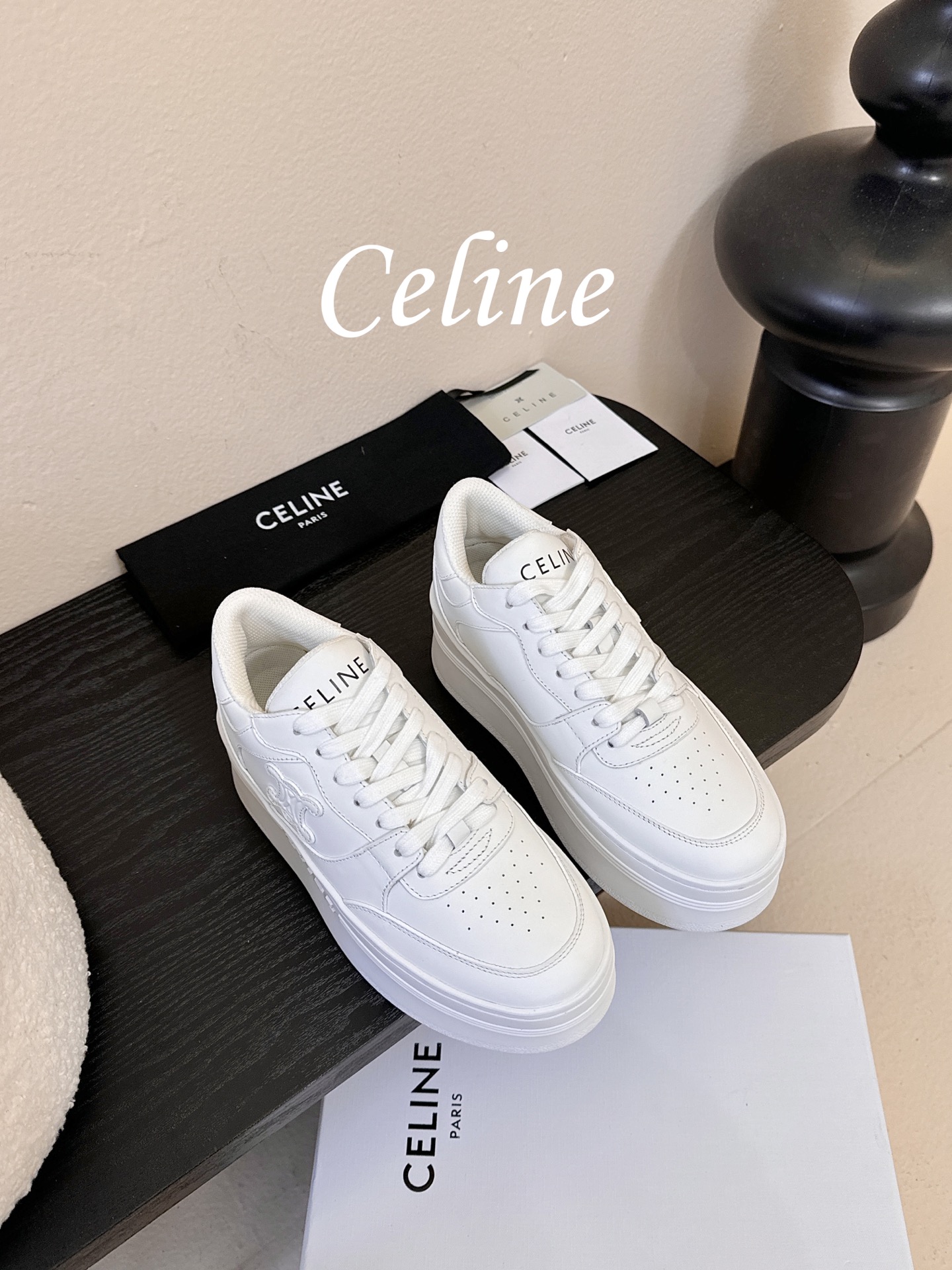 Celin*25ss 经典款厚底运动鞋小白鞋休闲鞋经典低帮板鞋轮廓，线条简约利落，推出纯白、米灰拼色、焦