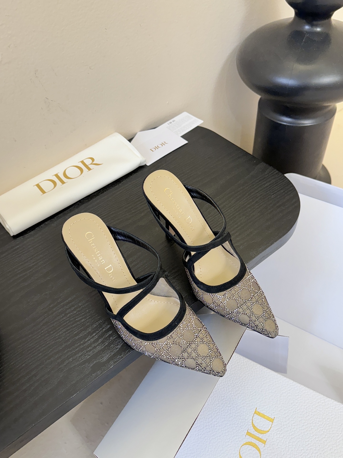 NO:668163,Dio* CD Dior 25ss spring and summer dazzling galaxy series new high-heeled shoes, mesh upper, with classic cannage pattern rhinestones, blingbling sparkling, so beautiful, the counter can't fault it except that it is expensive!  A must-have item for the annual meeting. Versatile and dazzling. I can’t resist Buling’s stuff!  Lambskin lining; genuine cowhide leather bottom imported from Italy!  Full range of sizes 35-42, half-slip heels, dior, dior, high heels, cowhide, sheepskin19860909Dio* CD迪奥25ss春夏璀璨星河系列新品高跟鞋 网纱鞋面 搭配经典藤格纹水钻 blingbling地闪耀,太美啦,专柜除了贵挑不出毛病！必入款 年会百搭耀眼 对Buling的东西毫无抵抗力！ 小羊皮内里；意大利进口本色牛皮底！ 全系列size 35-42,半拖高跟鞋,dior,dior,high heels,cowhide,sheepskin,Women's Shoes